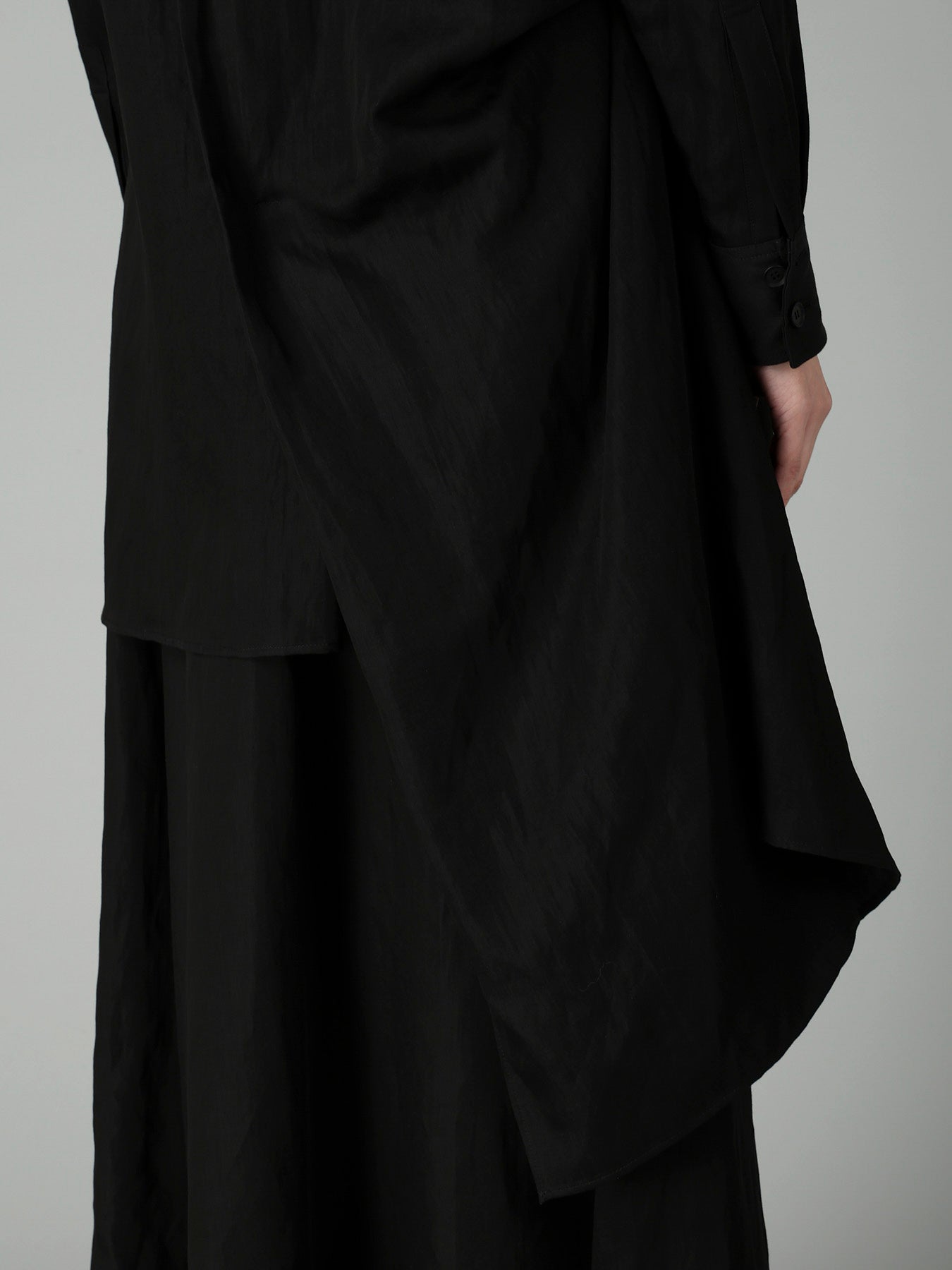 Li/Cu TWILL TUCK&DRAPE BLOUSE
