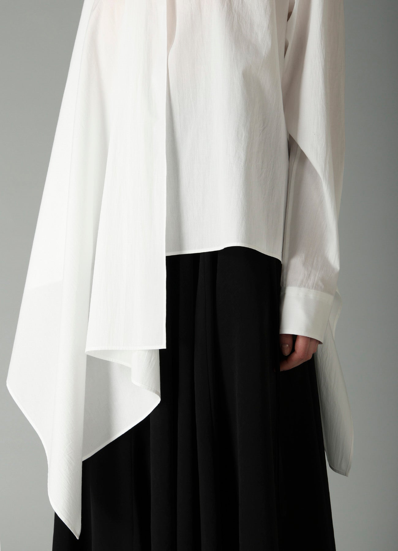 BROAD R LONG ASYMMETRIC BLOUSE