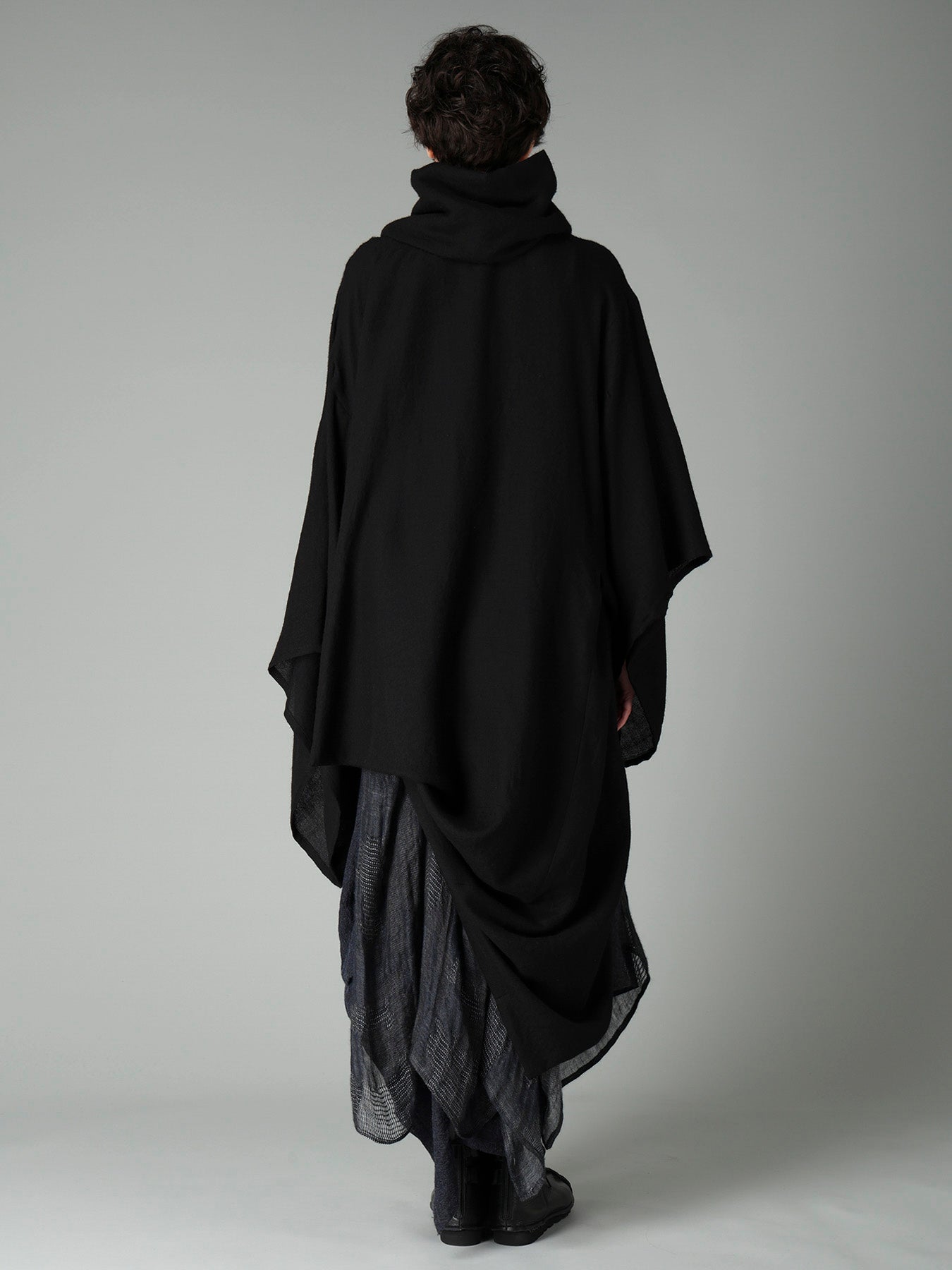 SOFT WOOL STOLE DETAIL COAT
