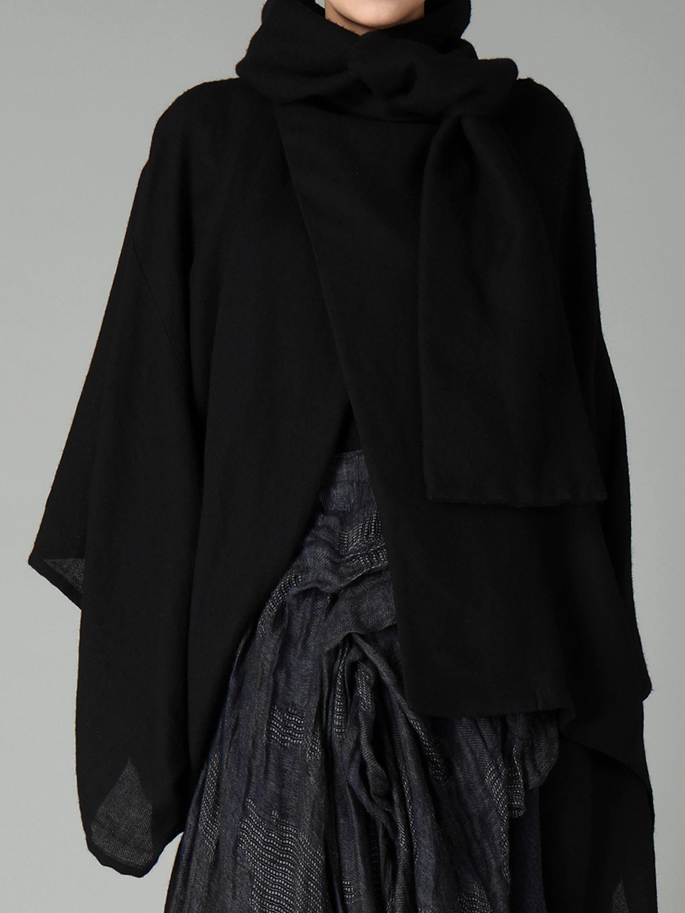 SOFT WOOL STOLE DETAIL COAT