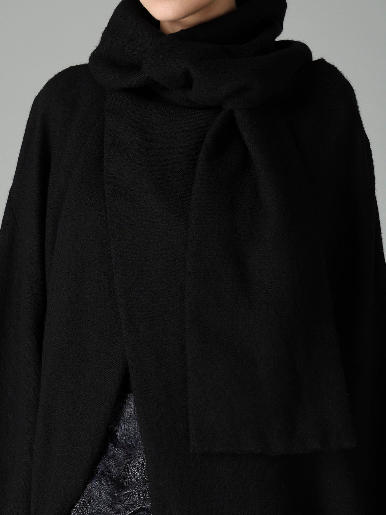 SOFT WOOL STOLE DETAIL COAT