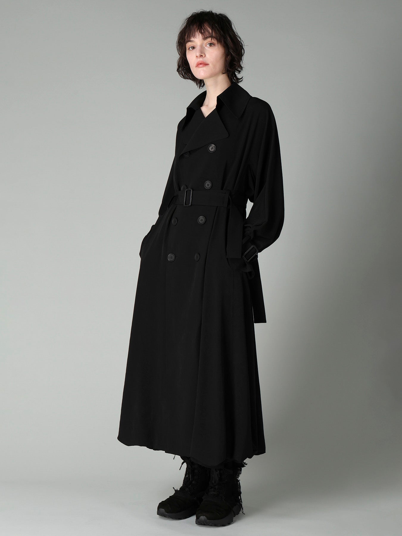 Ta/Pe CREPE DE CHINE SLEEVE GUSSET TRENCH COAT