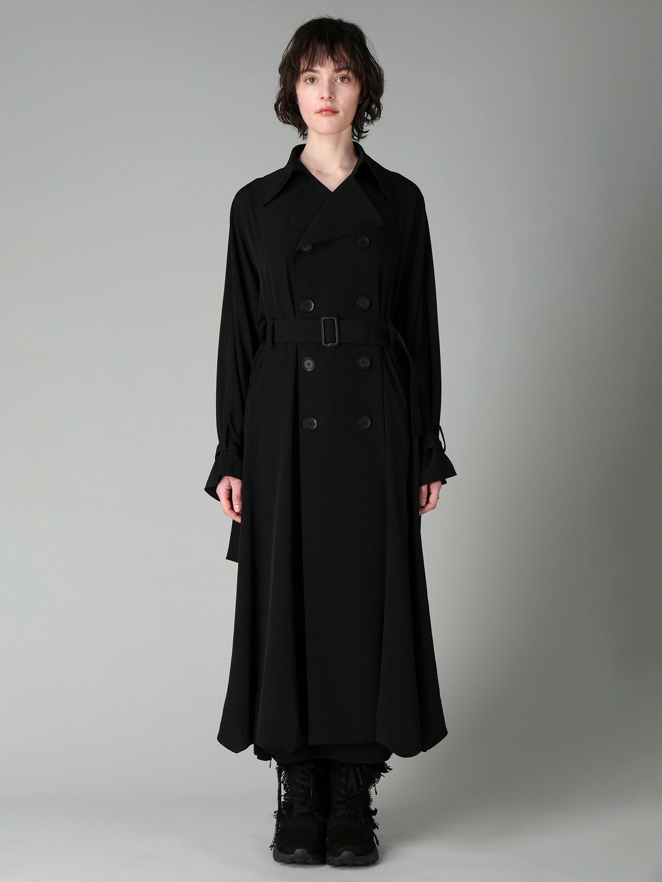 Ta/Pe CREPE DE CHINE SLEEVE GUSSET TRENCH COAT