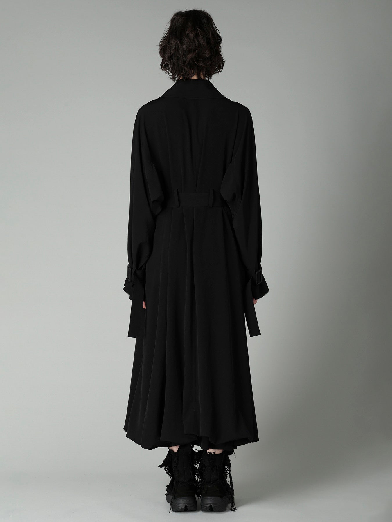 Ta/Pe CREPE DE CHINE SLEEVE GUSSET TRENCH COAT