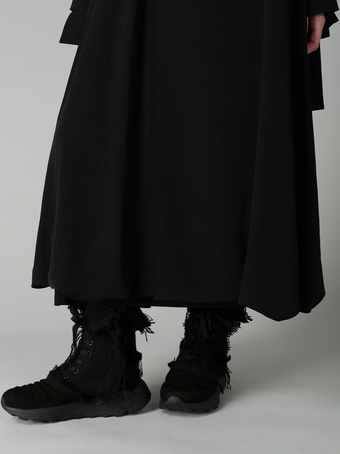 Ta/Pe CREPE DE CHINE SLEEVE GUSSET TRENCH COAT