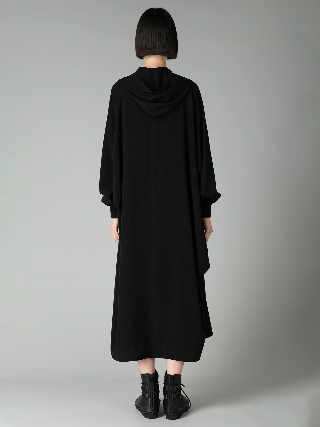 Ta/Pe CREPE DE CHINE HOODED RAGLAN SLV DRESS