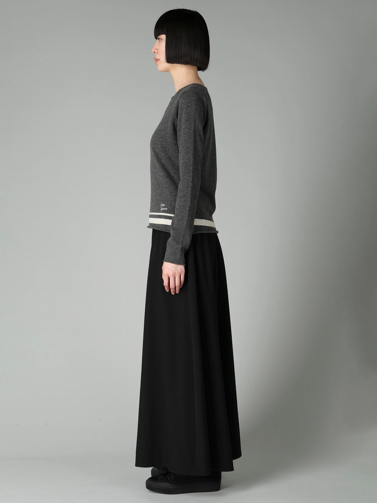 EMBROIDERY LINE YY SIGNATURE SWEATER