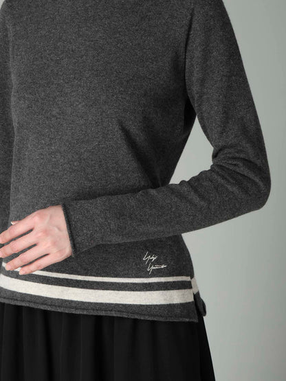 EMBROIDERY LINE YY SIGNATURE SWEATER