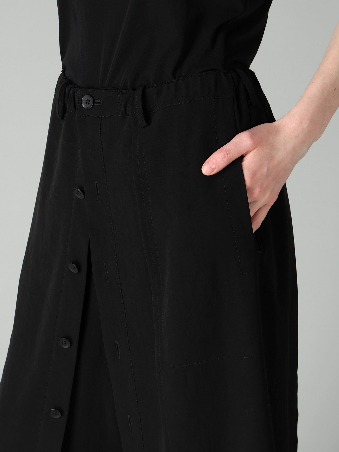 Ta/Pe CREPE DE CHINE F BUTTON WRAP PANTS – THE SHOP YOHJI YAMAMOTO