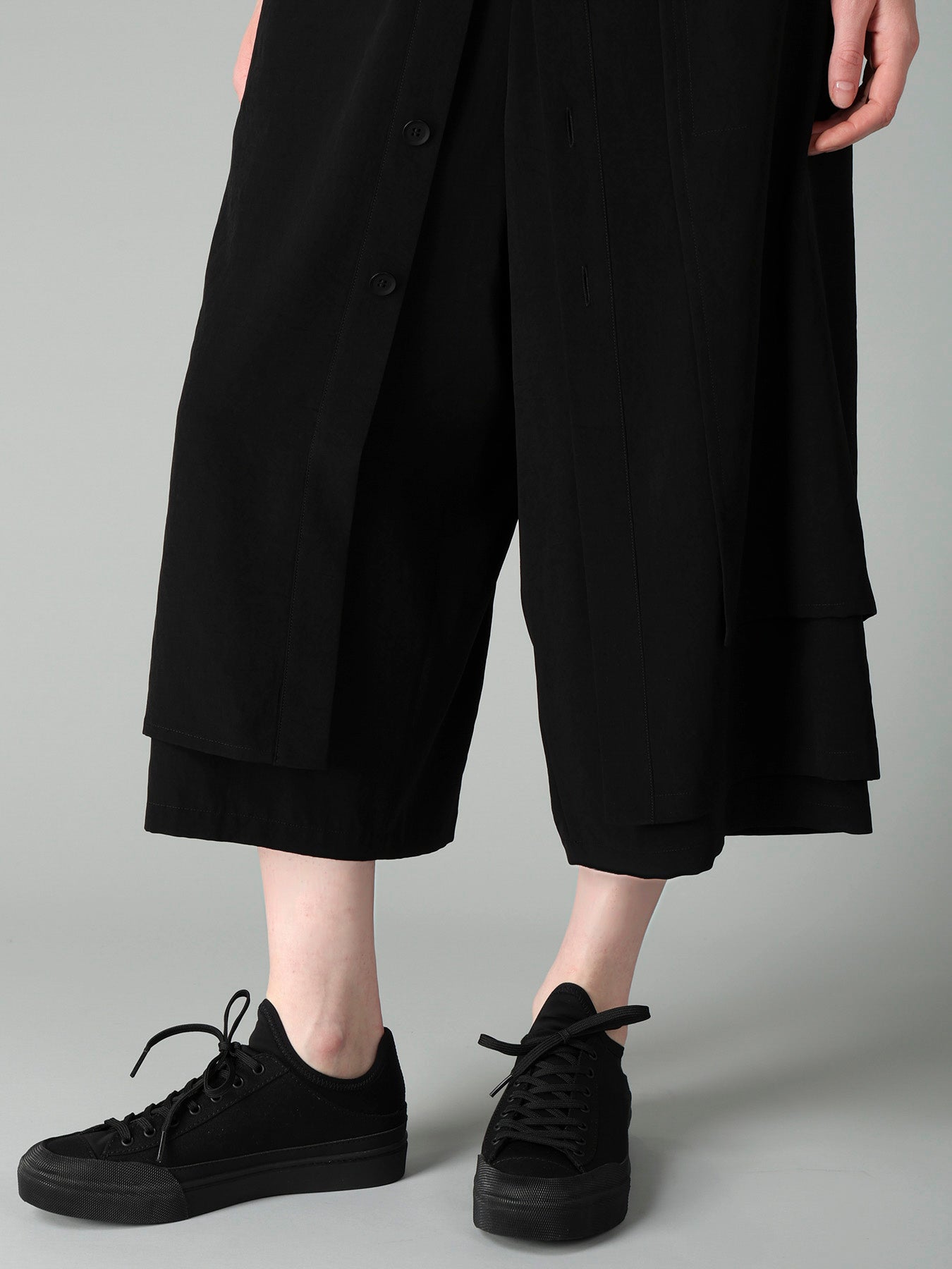 Ta/Pe CREPE DE CHINE F BUTTON WRAP PANTS – THE SHOP YOHJI YAMAMOTO