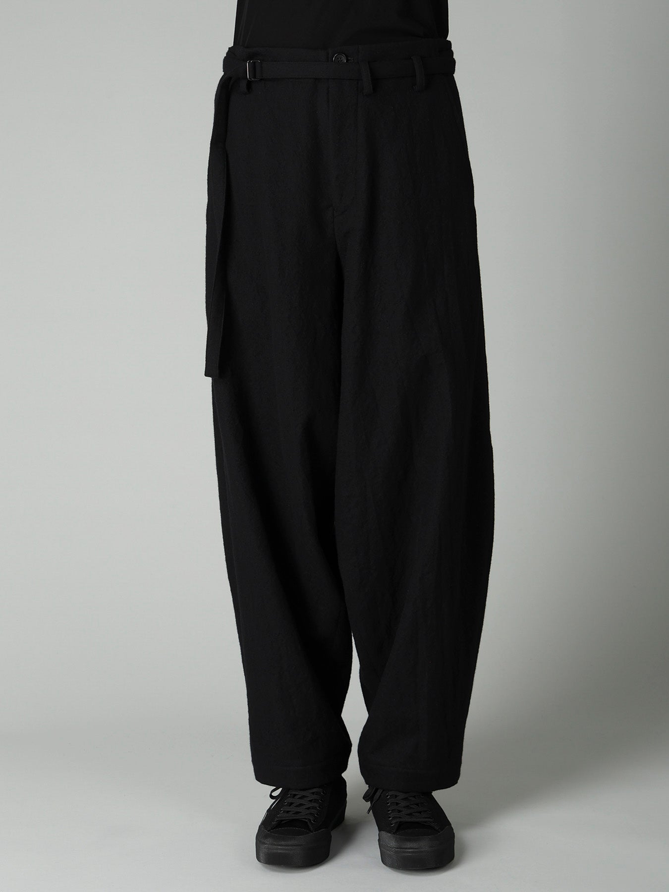 MILLED GABARDINE W BELT DETAIL PANTS