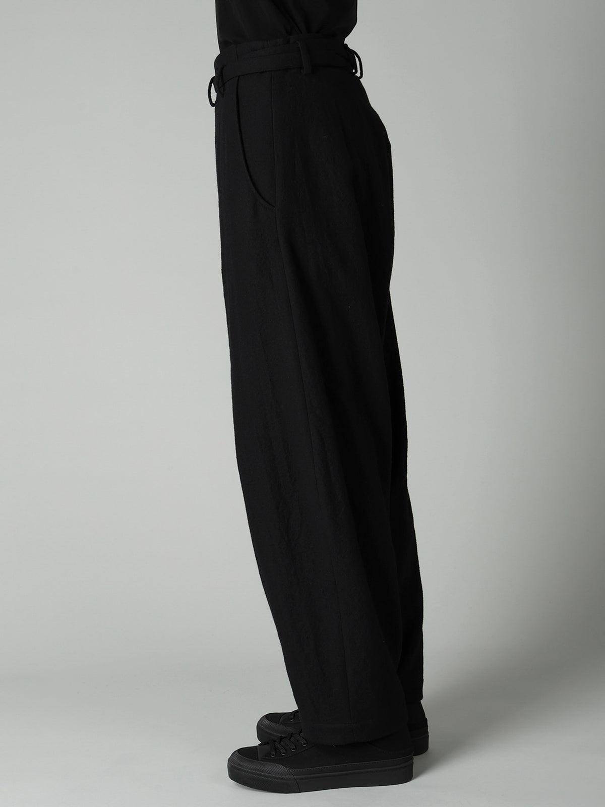 MILLED GABARDINE W BELT DETAIL PANTS