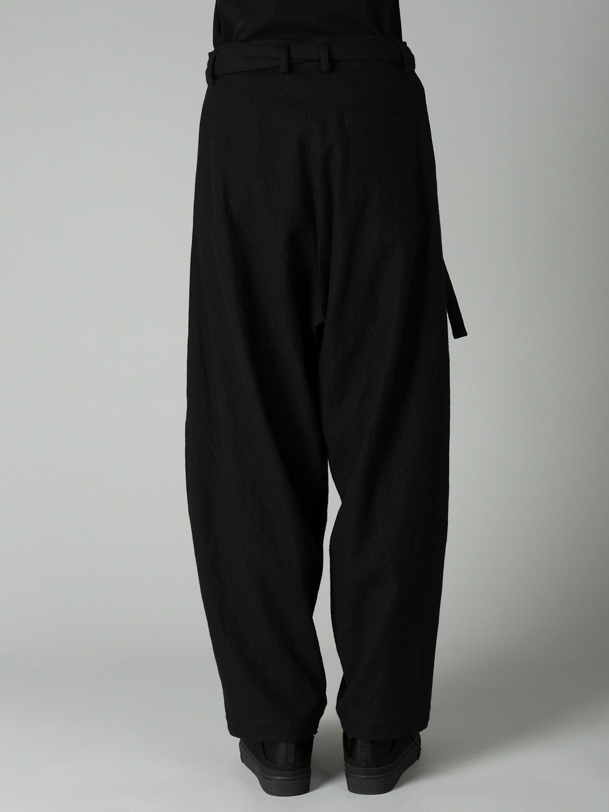 MILLED GABARDINE W BELT DETAIL PANTS