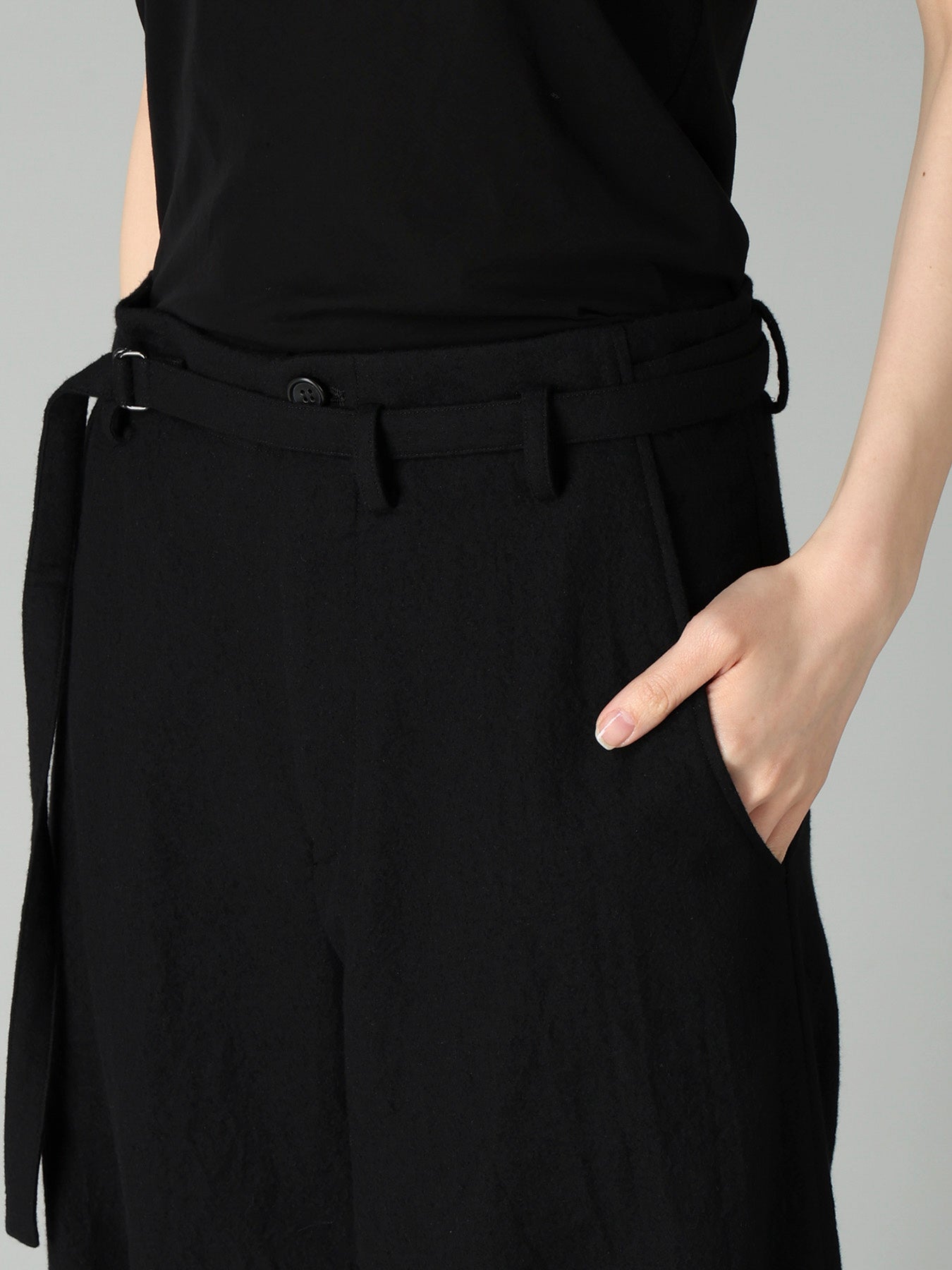 MILLED GABARDINE W BELT DETAIL PANTS