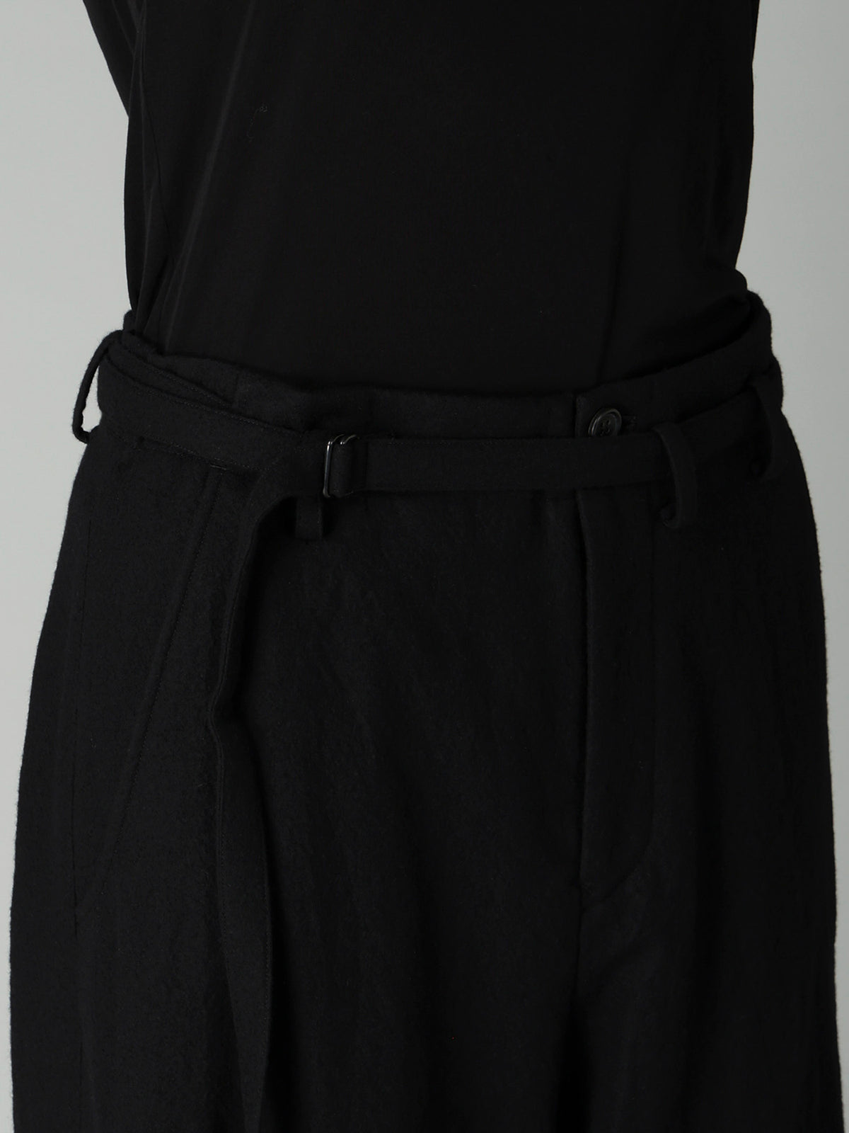 MILLED GABARDINE W BELT DETAIL PANTS
