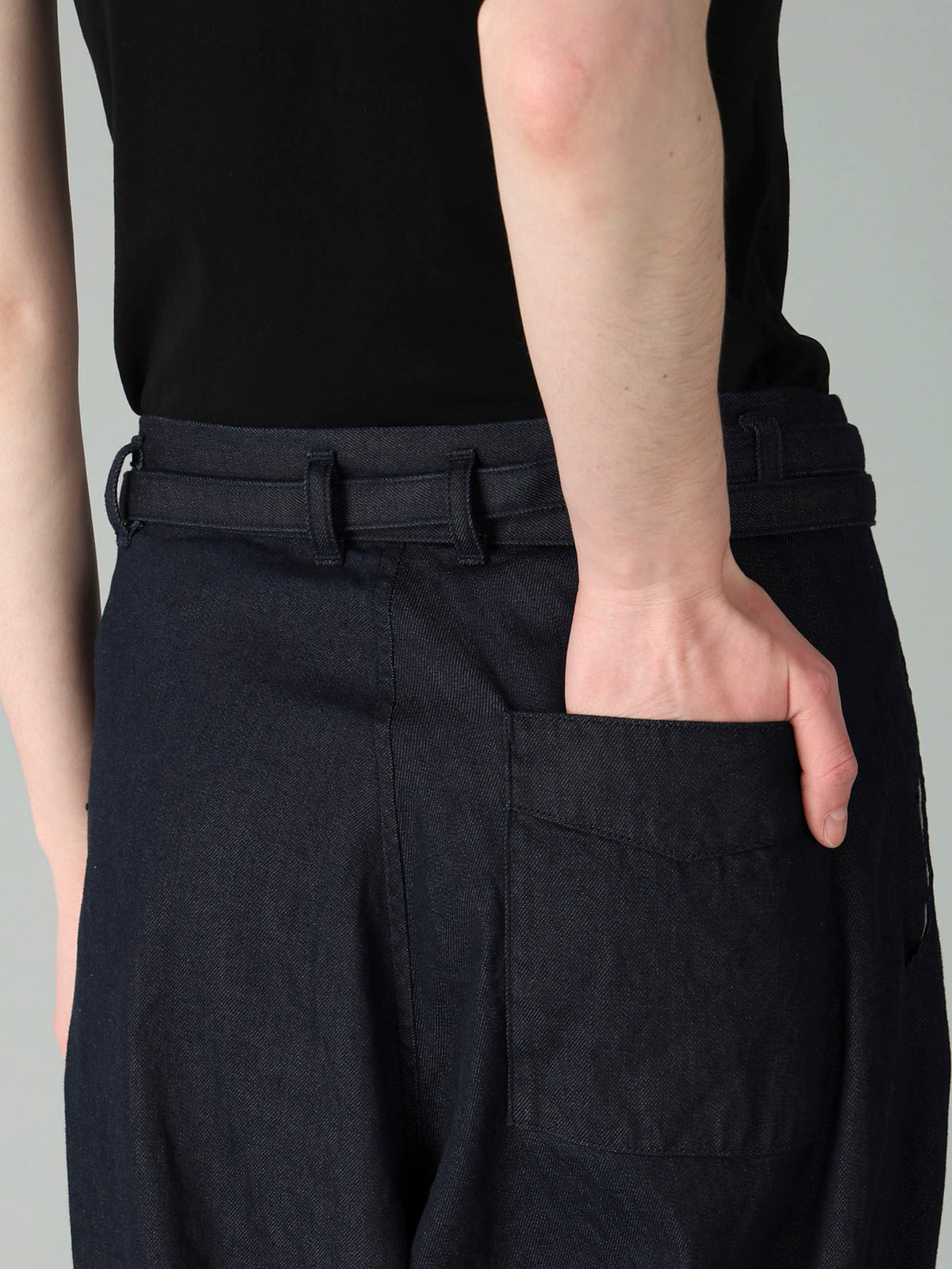 8OZ UNEVEN YARN DENIM B W BELT DETAIL PANTS