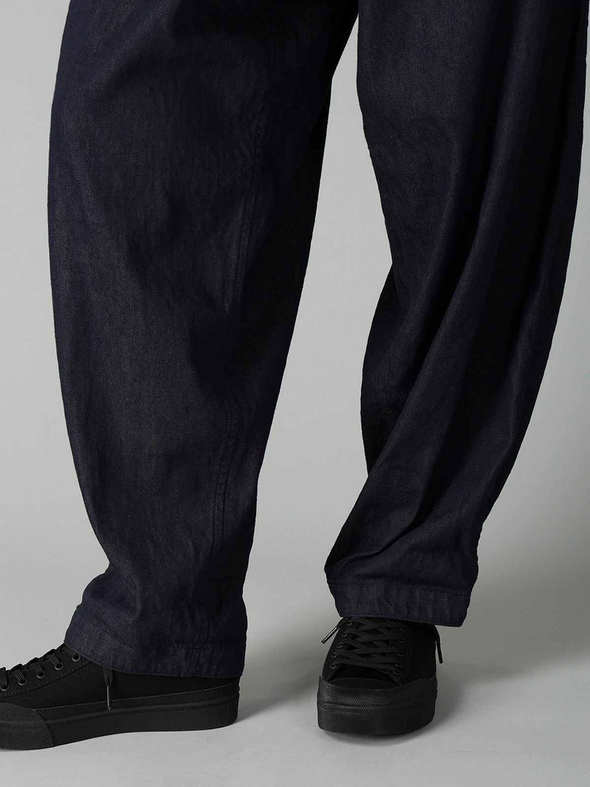 8OZ UNEVEN YARN DENIM B W BELT DETAIL PANTS