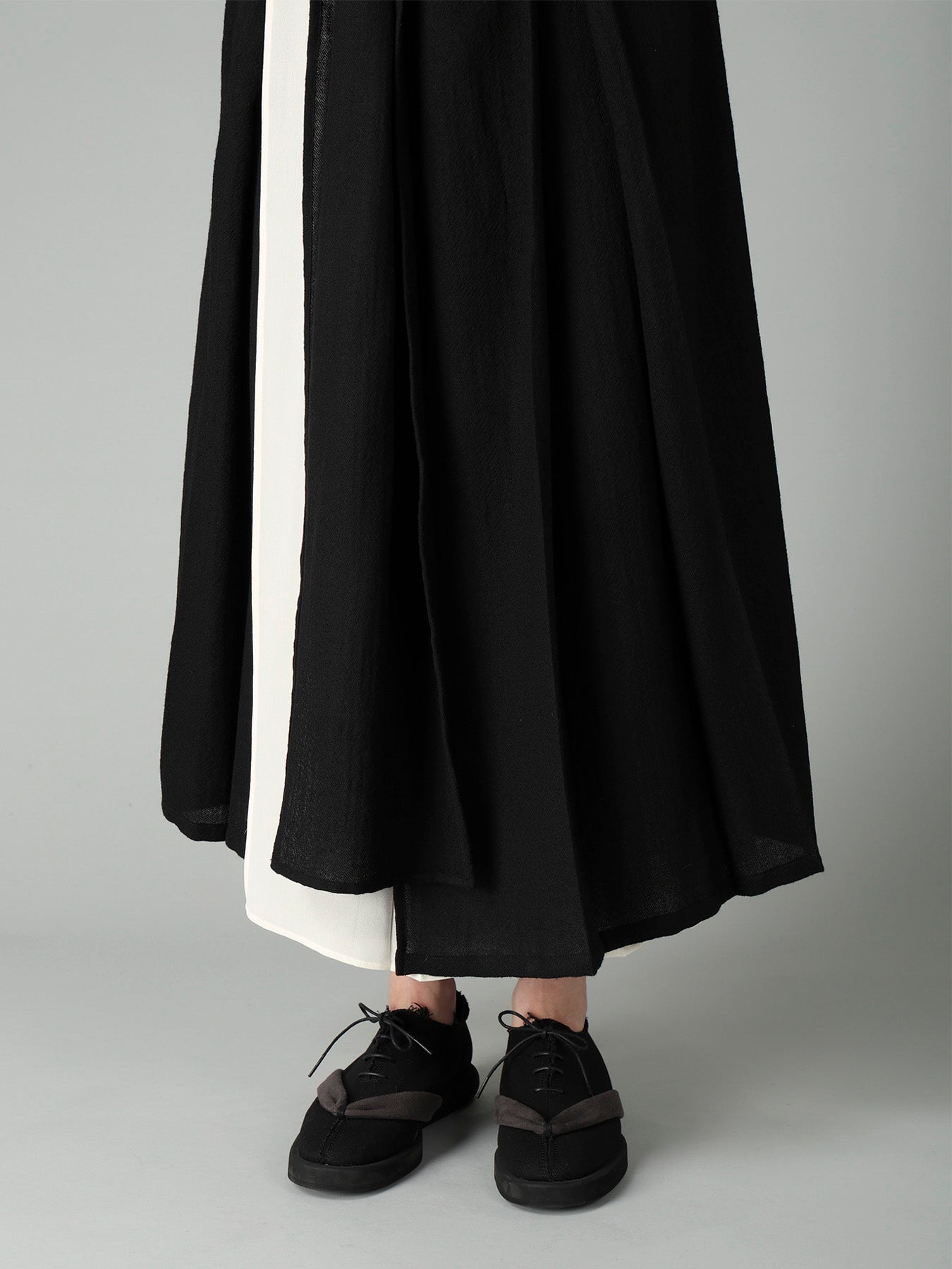 SOFT WOOL LAYERED PLEATES SKIRT