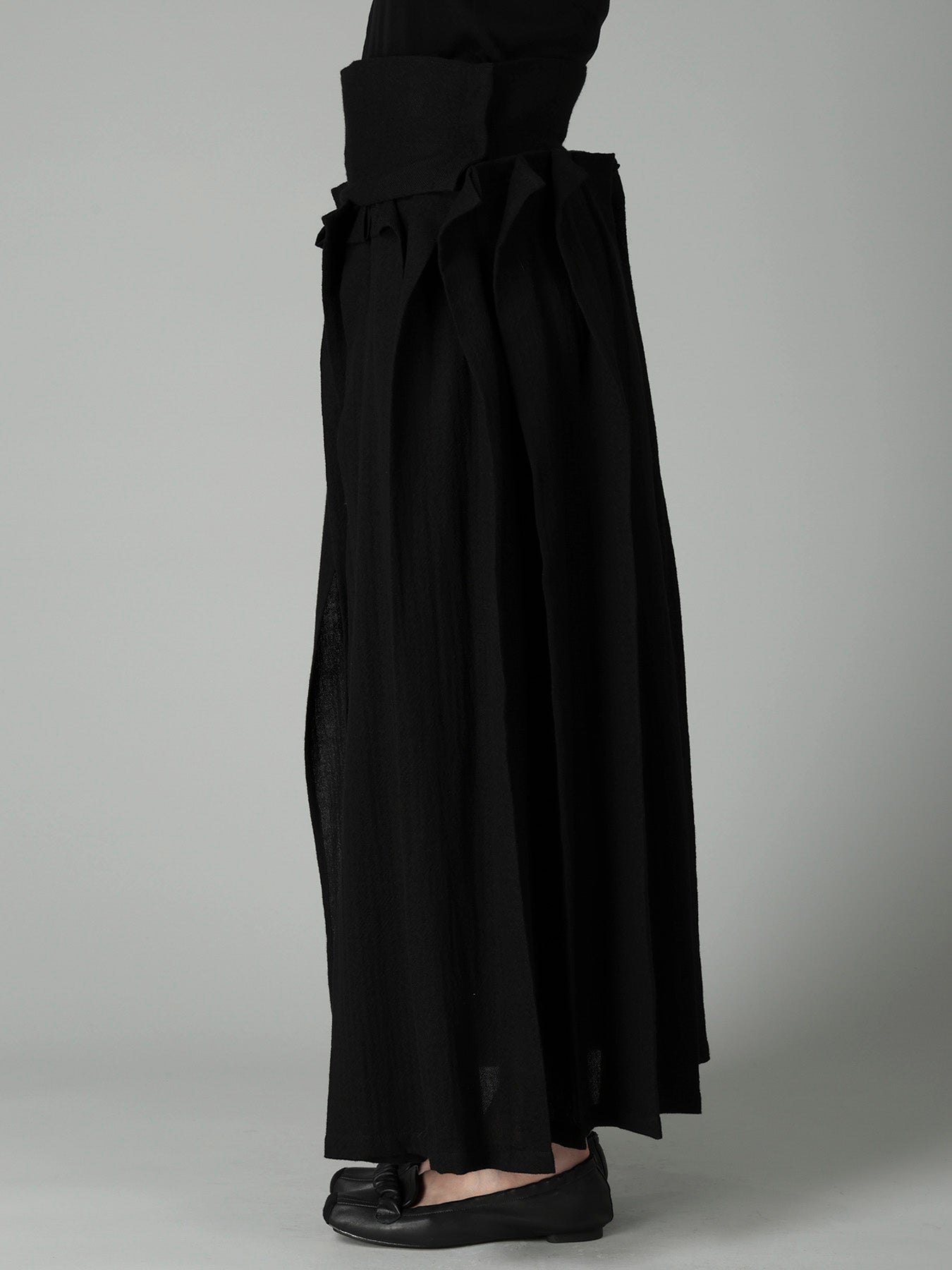 SOFT WOOL REVERSE TUCKED SKIRT