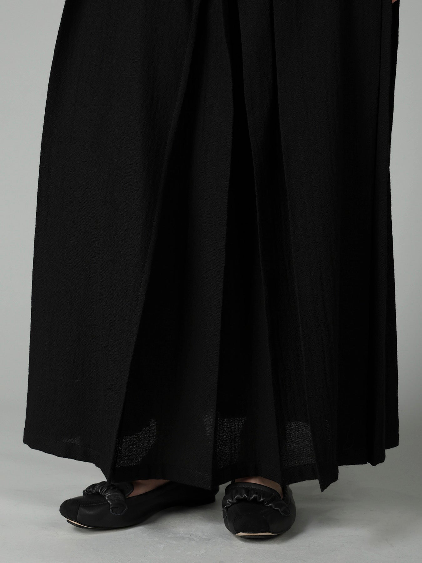 SOFT WOOL REVERSE TUCKED SKIRT