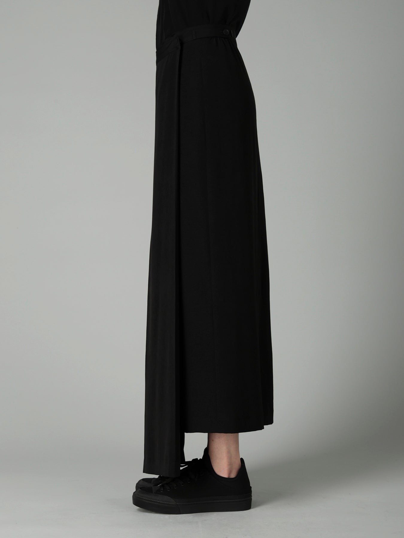 Ta/Pe CREPE DE CHINE R PLEATS WRAP SKIRT