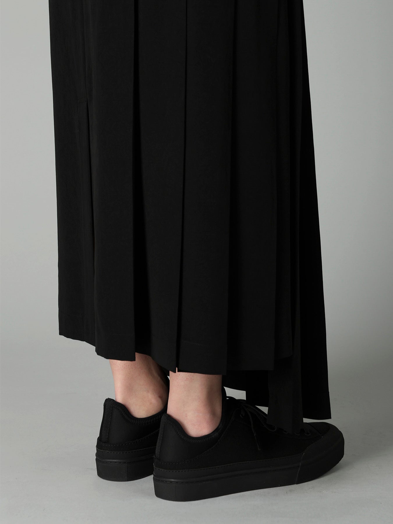 Ta/Pe CREPE DE CHINE R PLEATS WRAP SKIRT