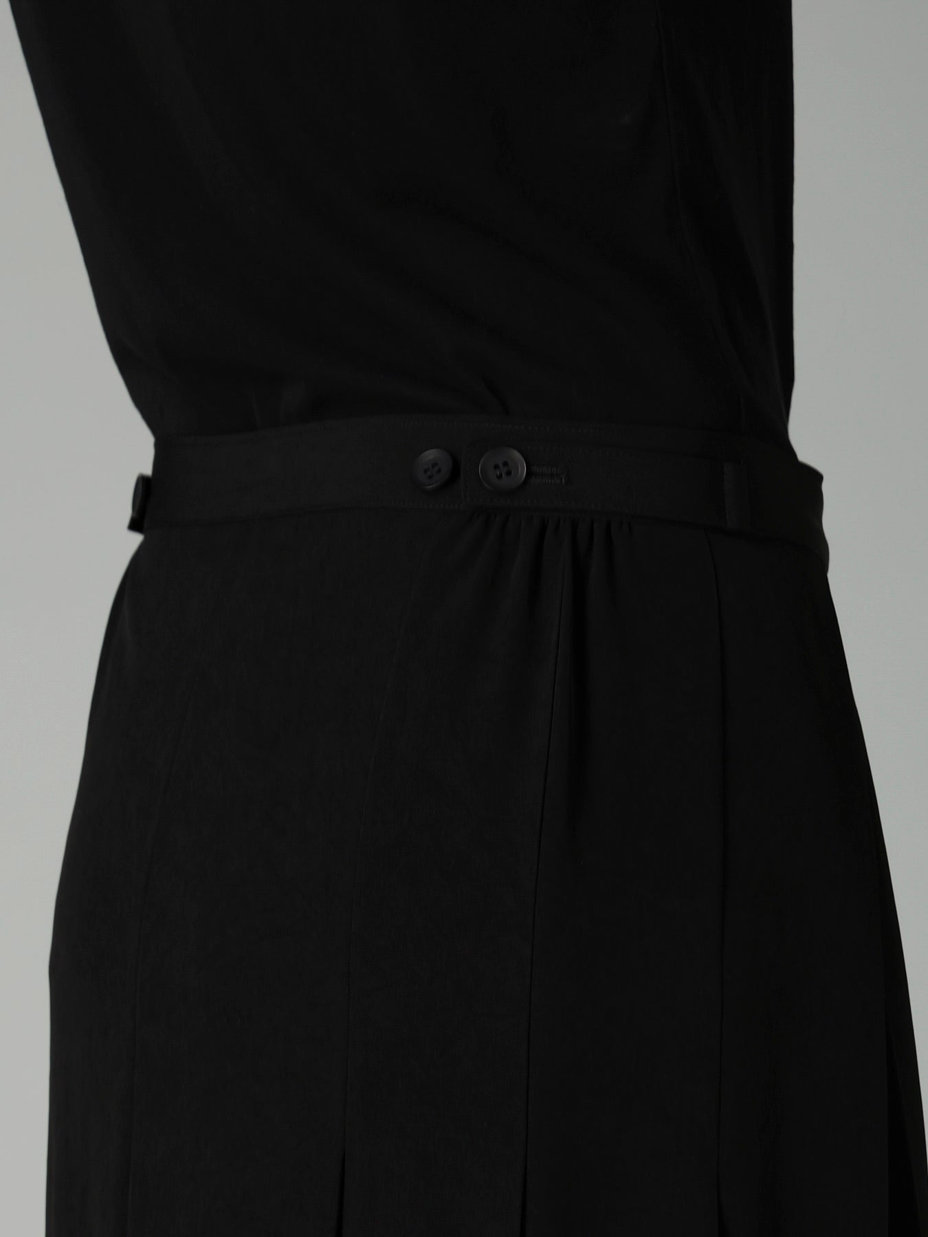 Ta/Pe CREPE DE CHINE R PLEATS WRAP SKIRT