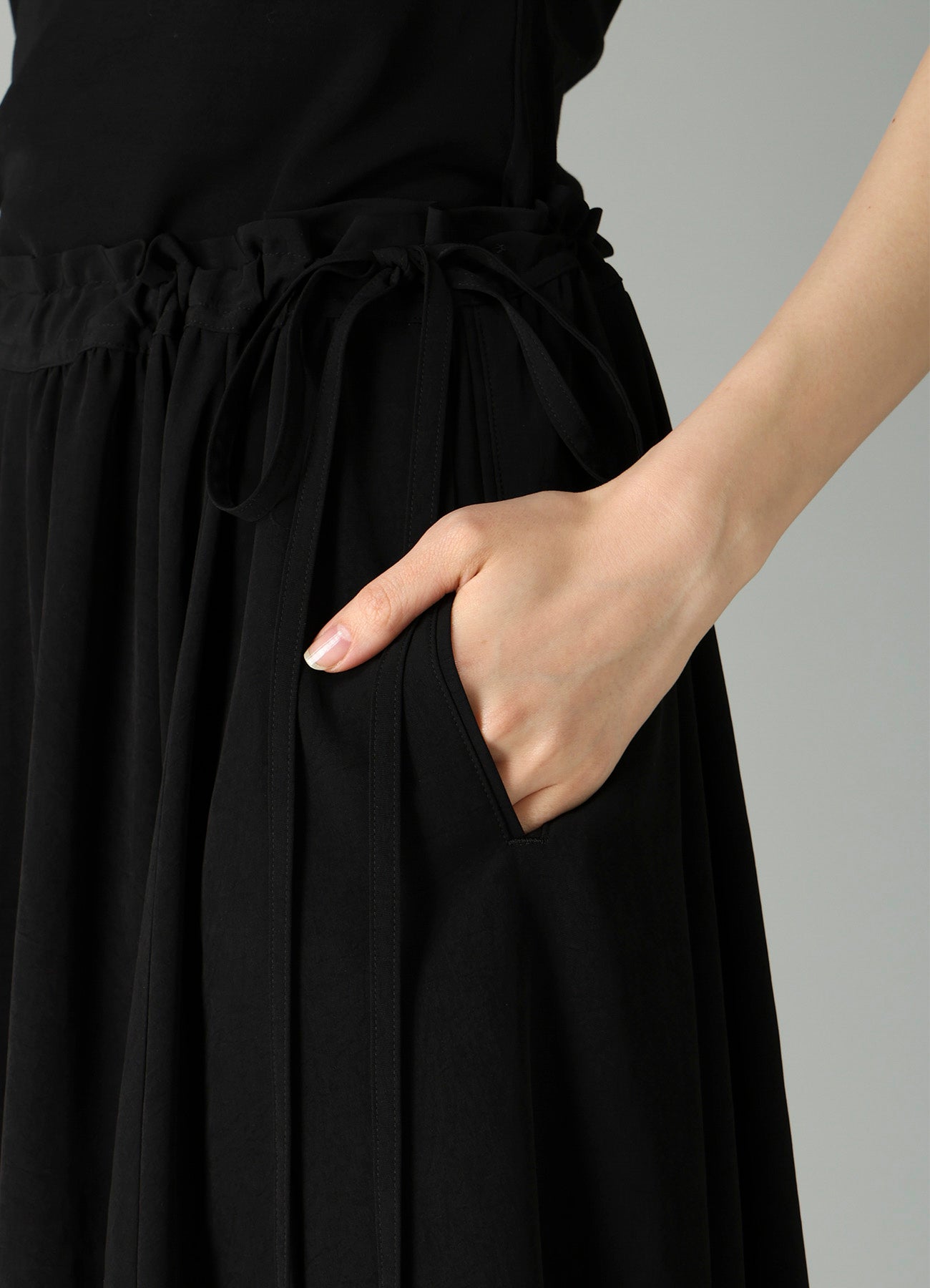 Ta/Pe CREPE DE CHINE L GATHERED FLARE PANTS – THE SHOP YOHJI YAMAMOTO