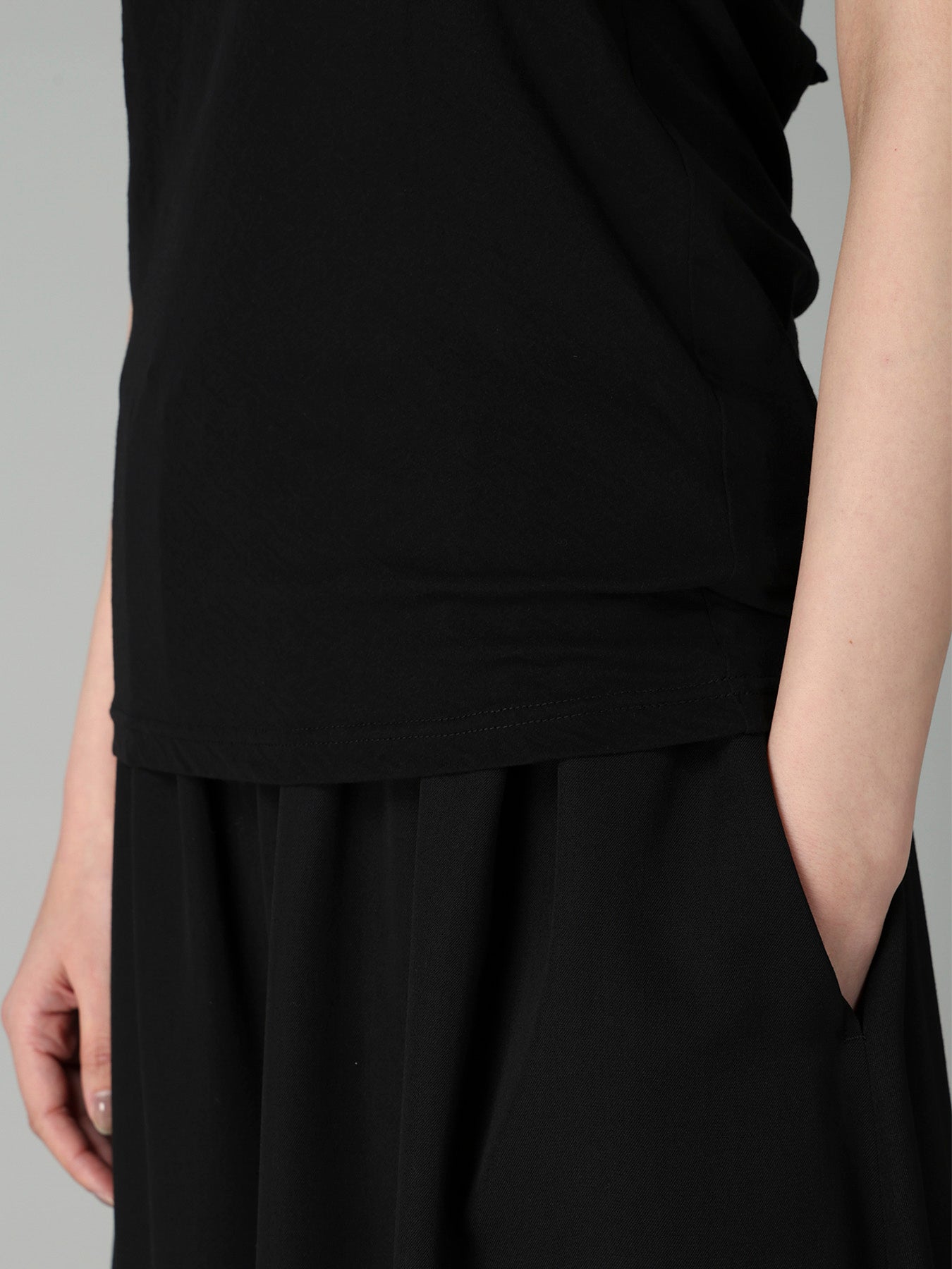HIGH TWISTED SINGLE JERSEY DIGONAL BUTTON SHORT SLV T