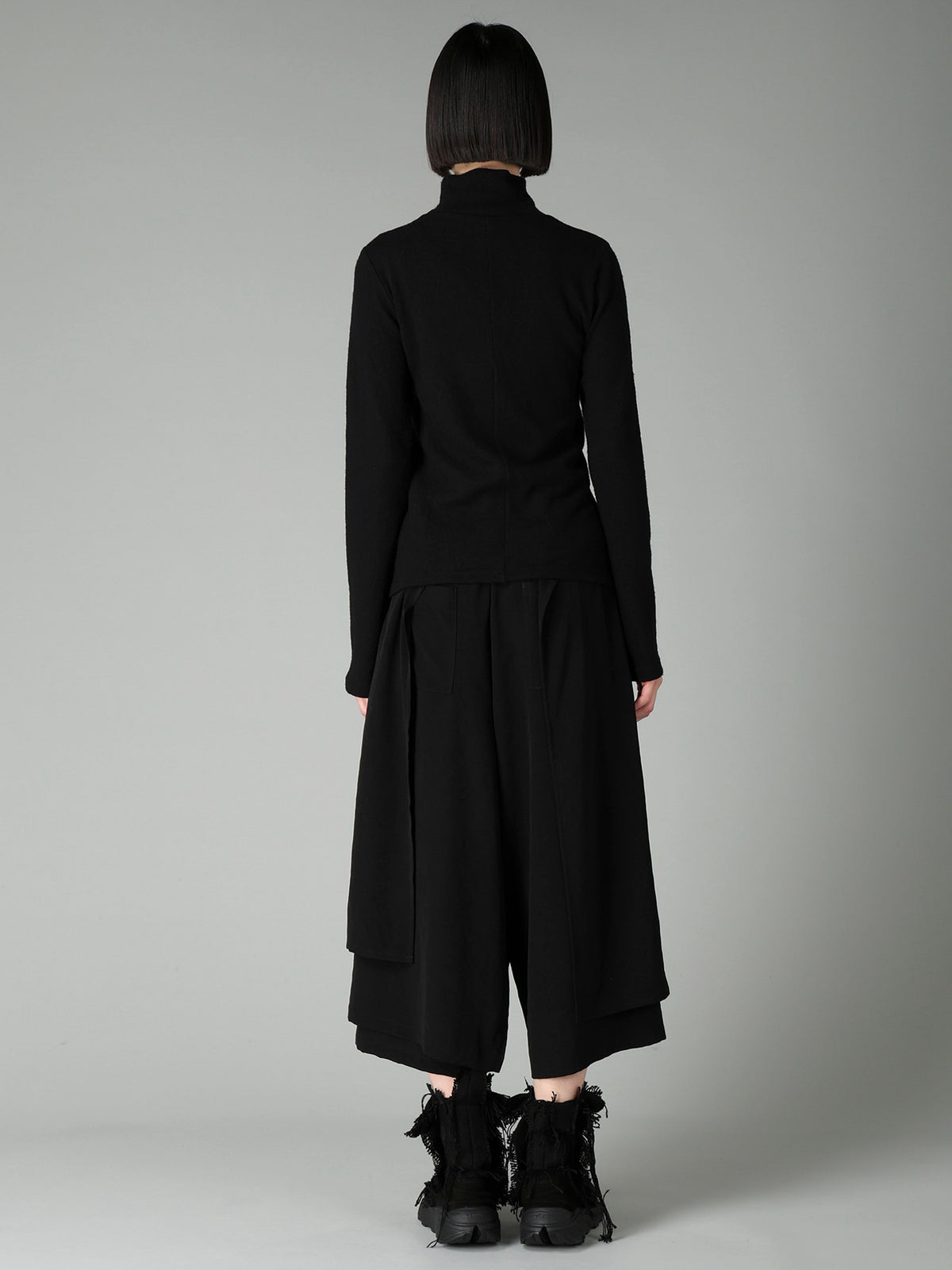 AIRY SPUN LIGHT MILLED CROSS HIGH NECK T