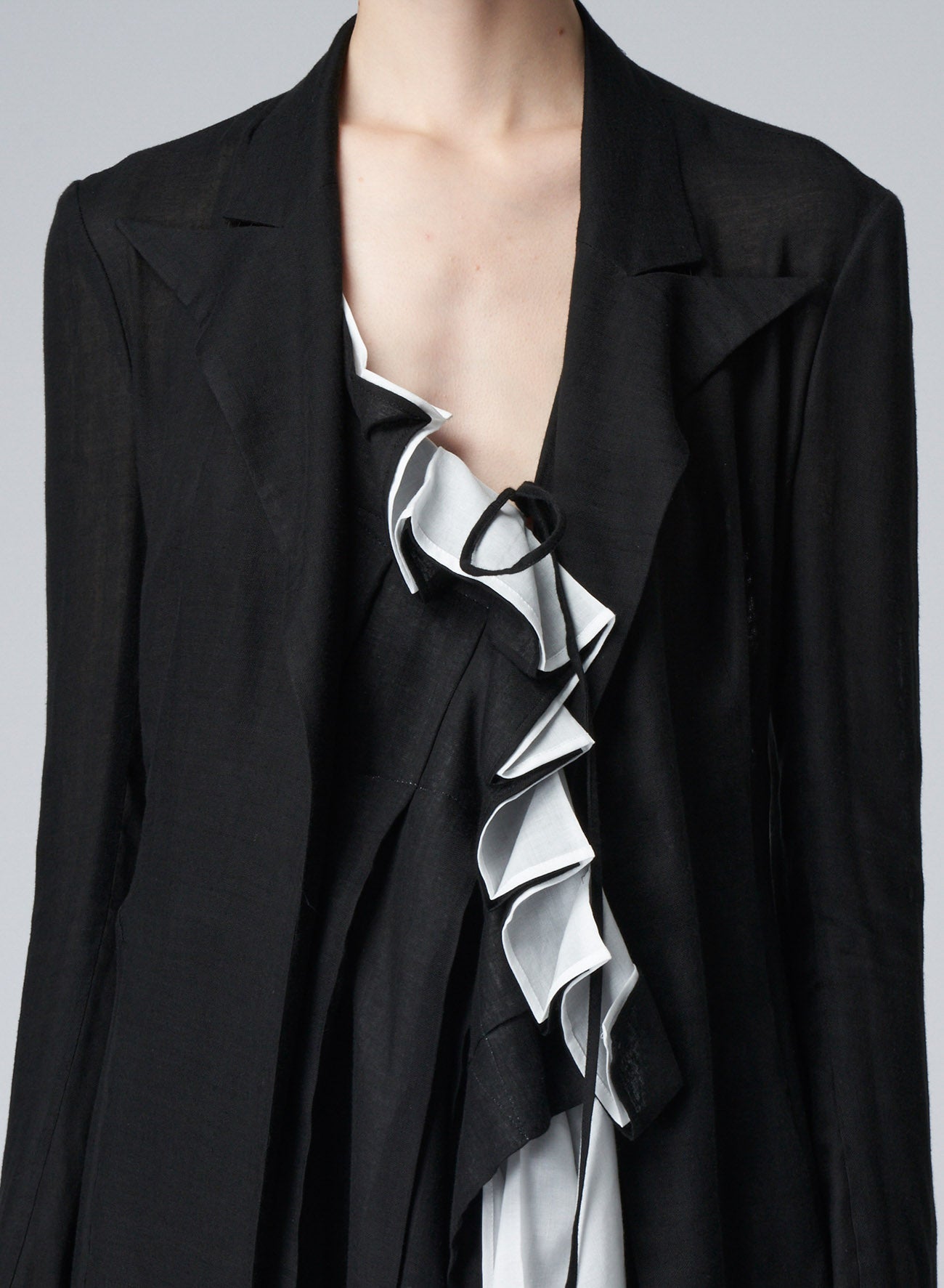 SHORT FRONT PLEATED JACKET