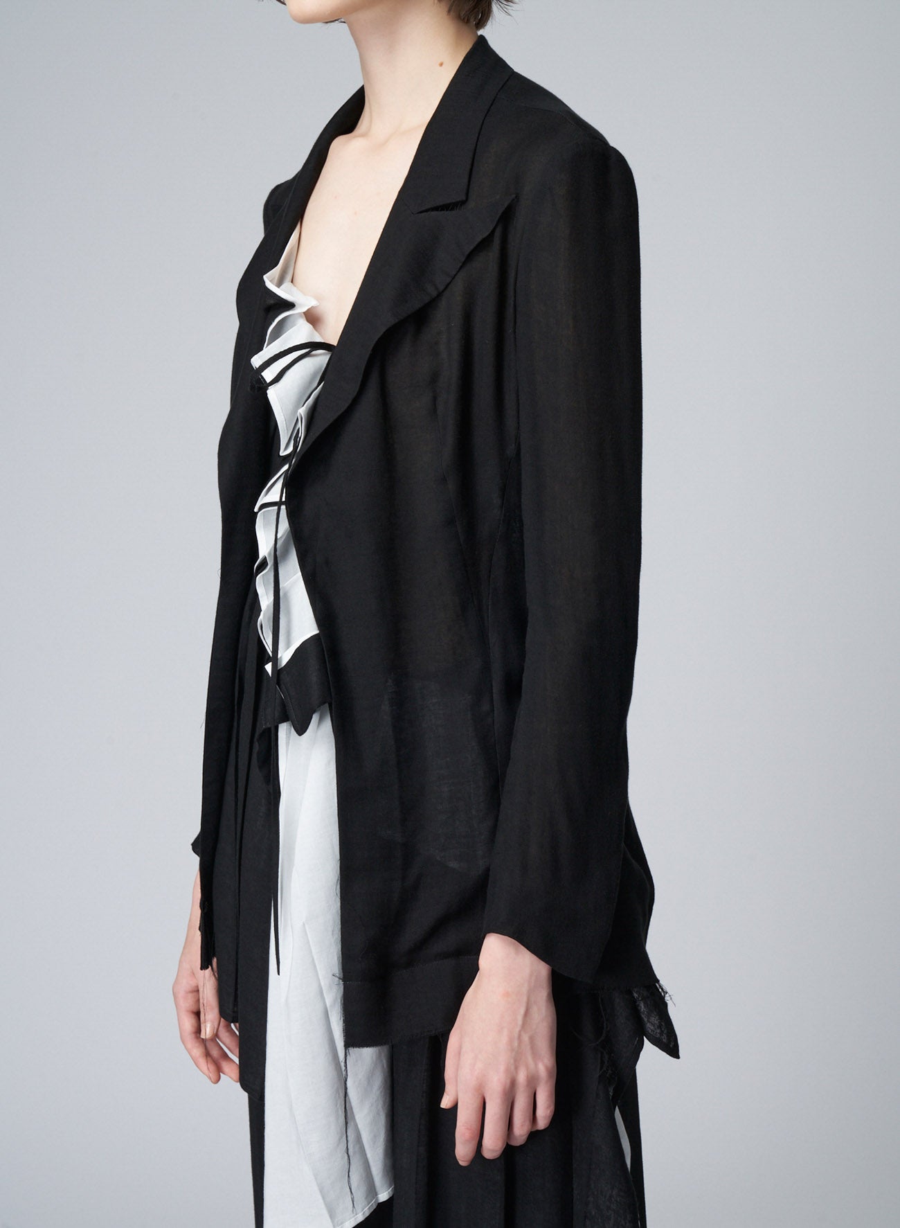 SHORT FRONT PLEATED JACKET