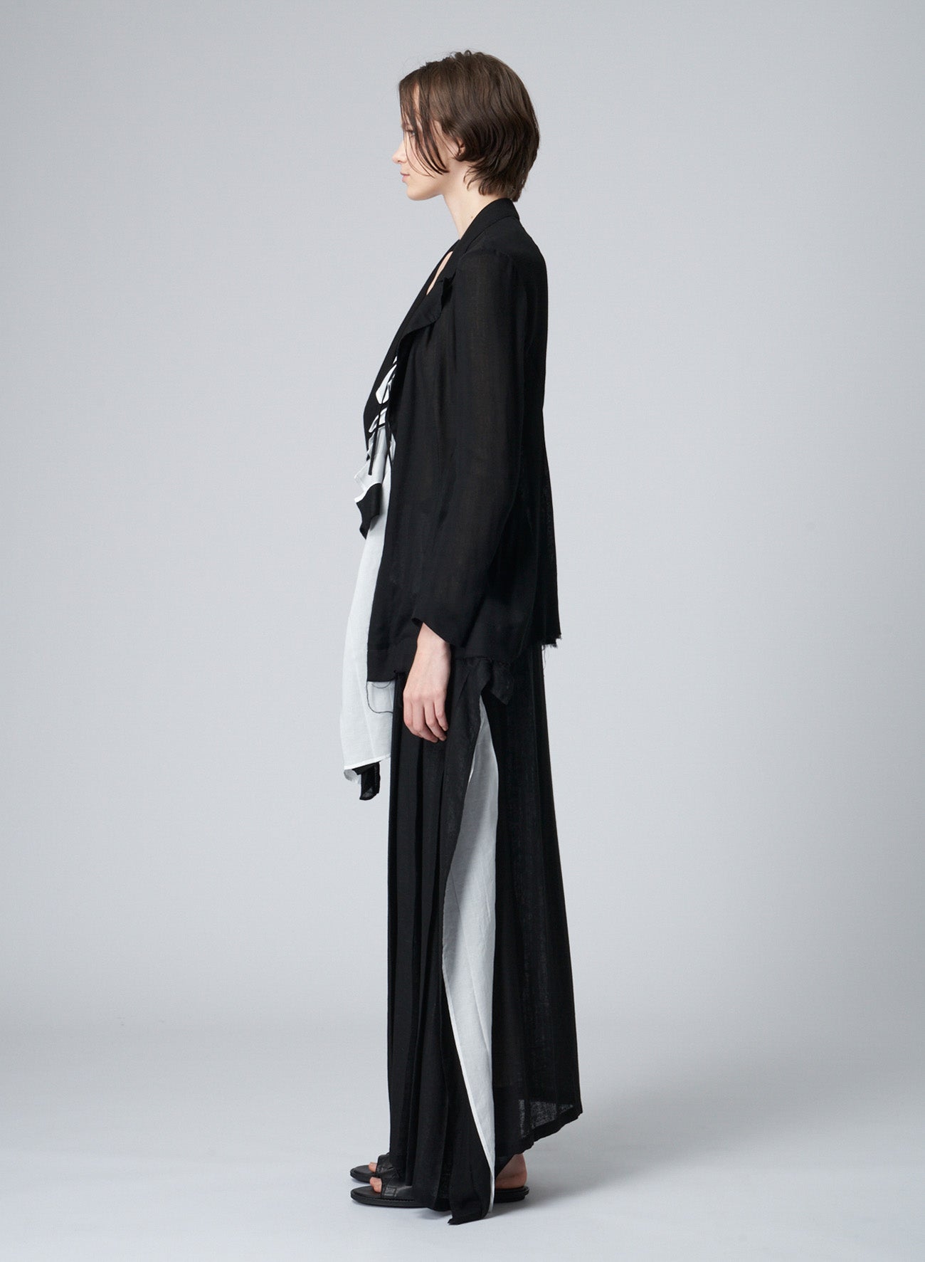 SHORT FRONT PLEATED JACKET