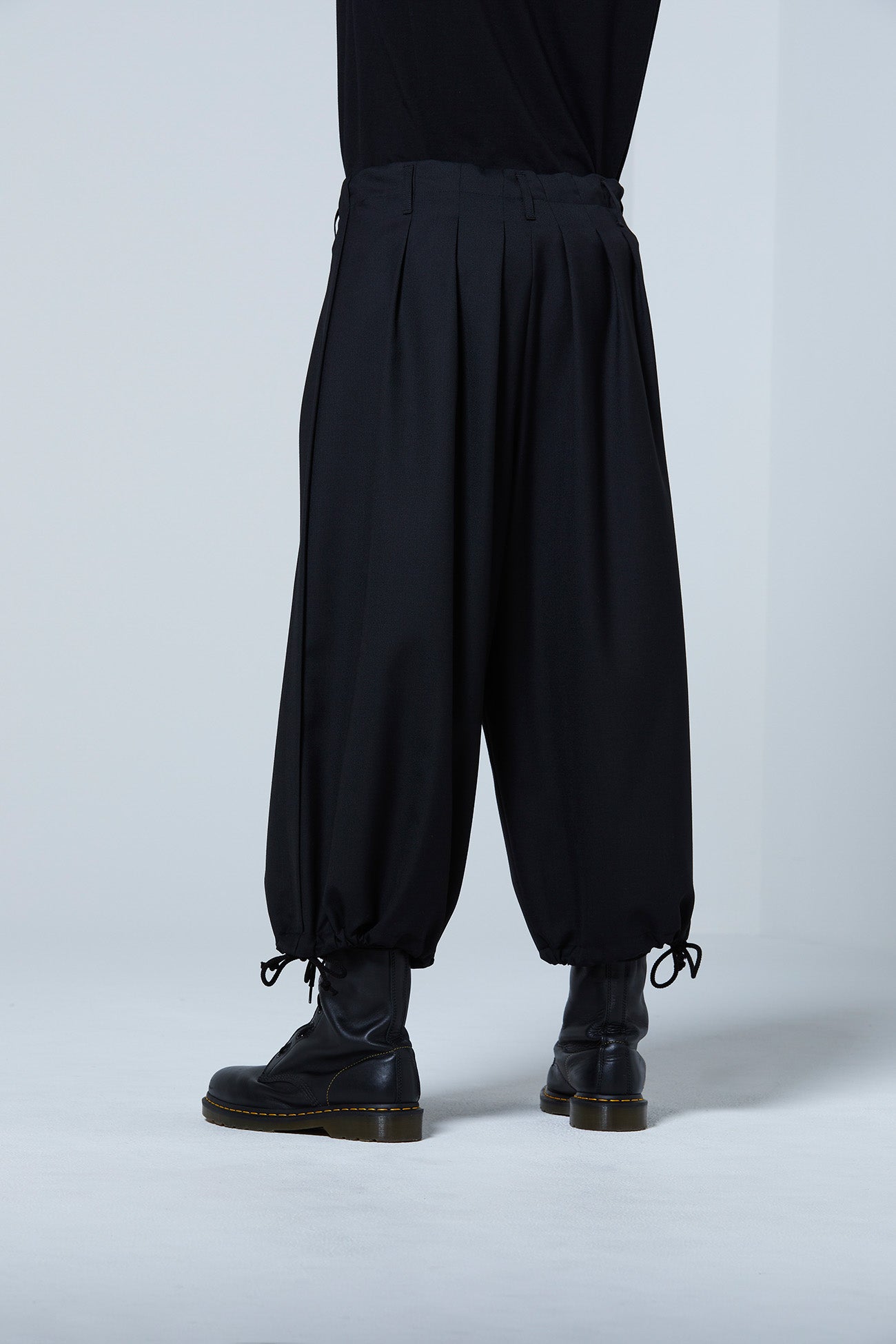 WOOL/POLYESTER GABARDINE BALLOON PANTS