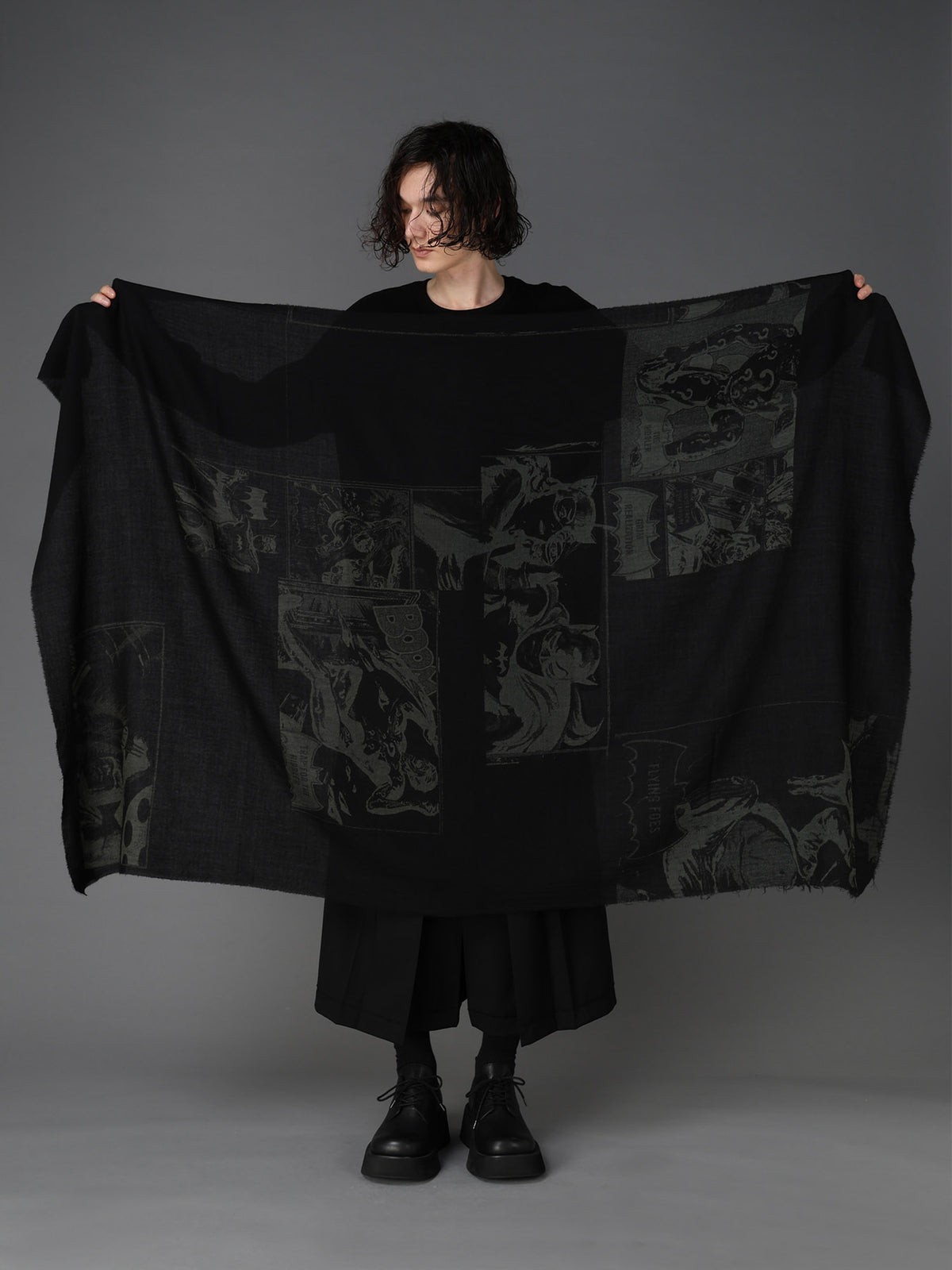 DC SUPER-VILLAINS COLLAGE PRINT WOOL STOLE