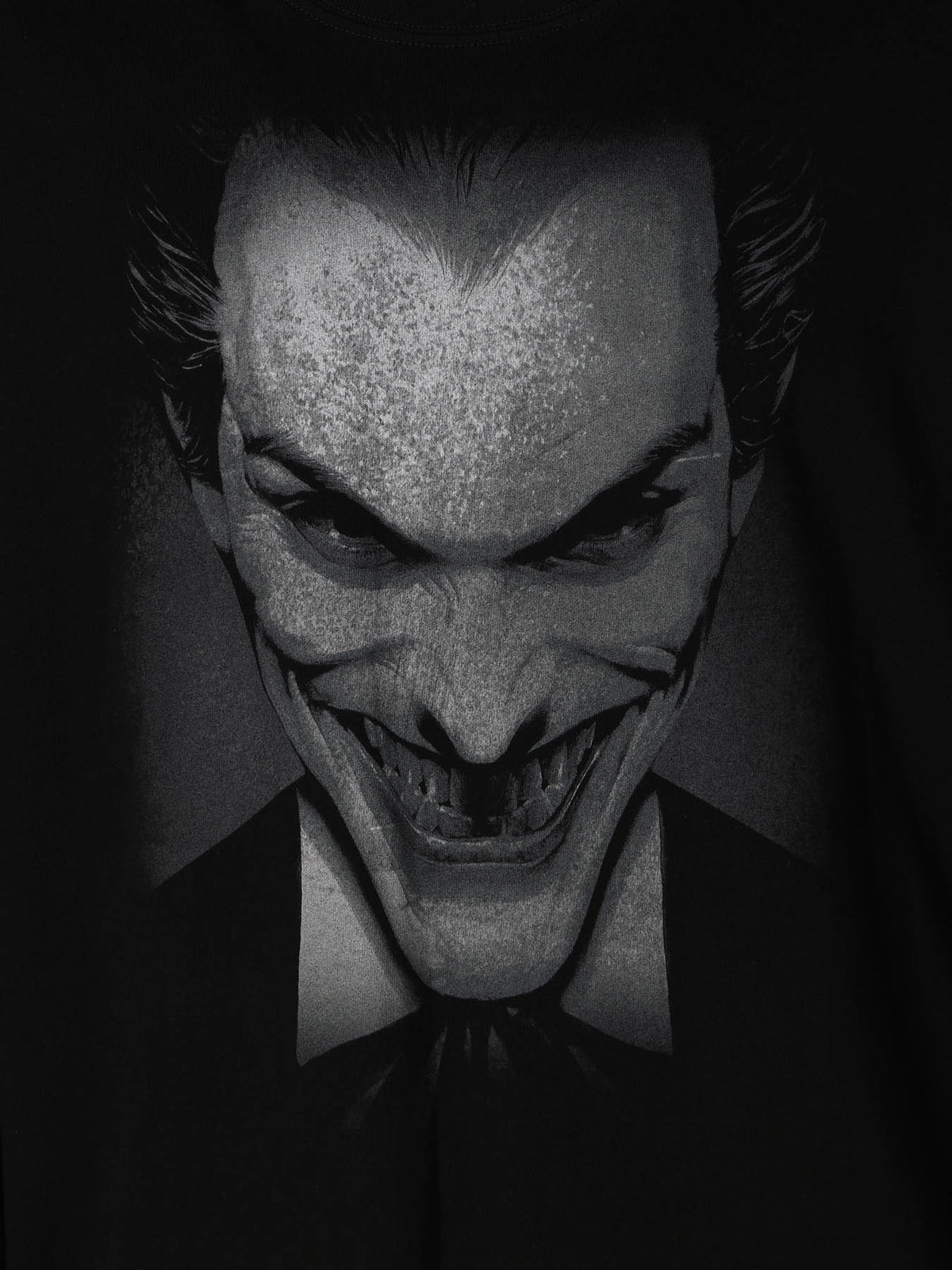 DC SUPER-VILLAINS "THE JOKER" GRAPHIC LONG T-SHIRT
