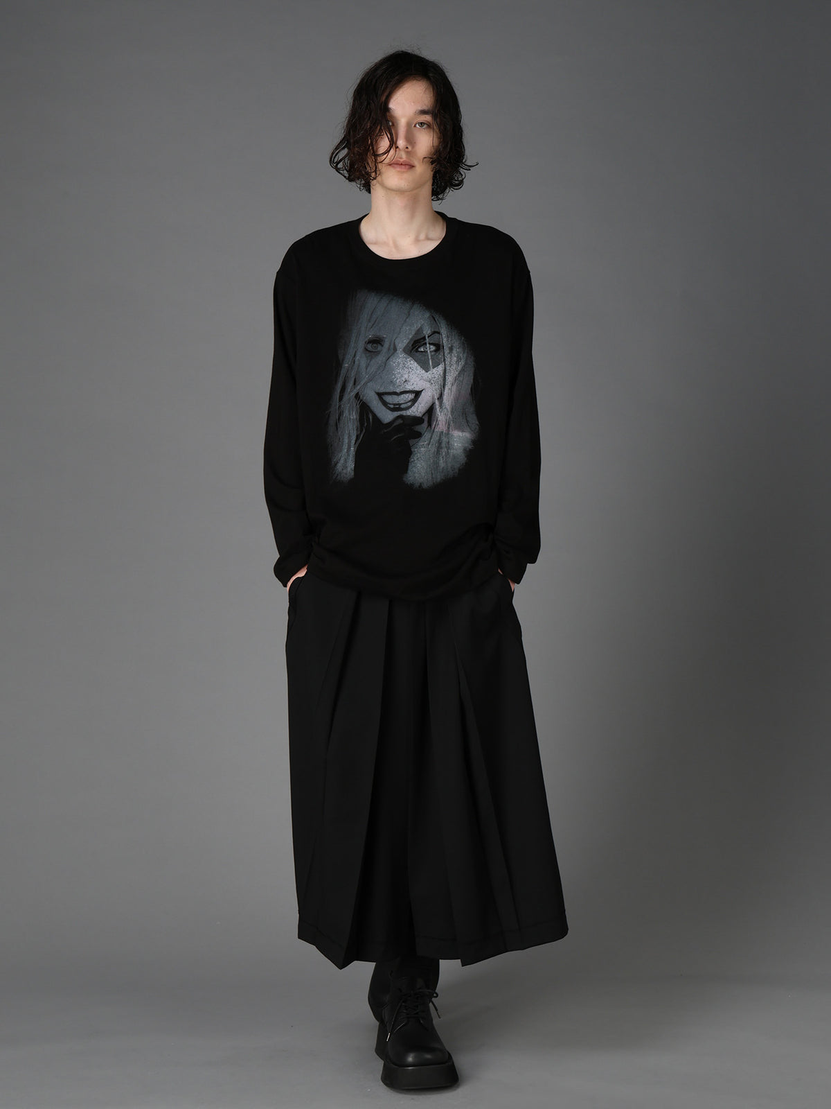 DC SUPER-VILLAINS "HARLEY QUINN" GRAPHIC LONG T-SHIRT