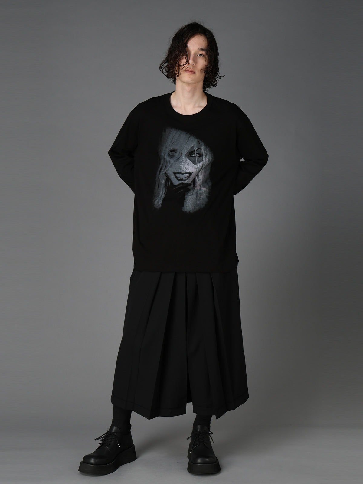 DC SUPER-VILLAINS "HARLEY QUINN" GRAPHIC LONG T-SHIRT