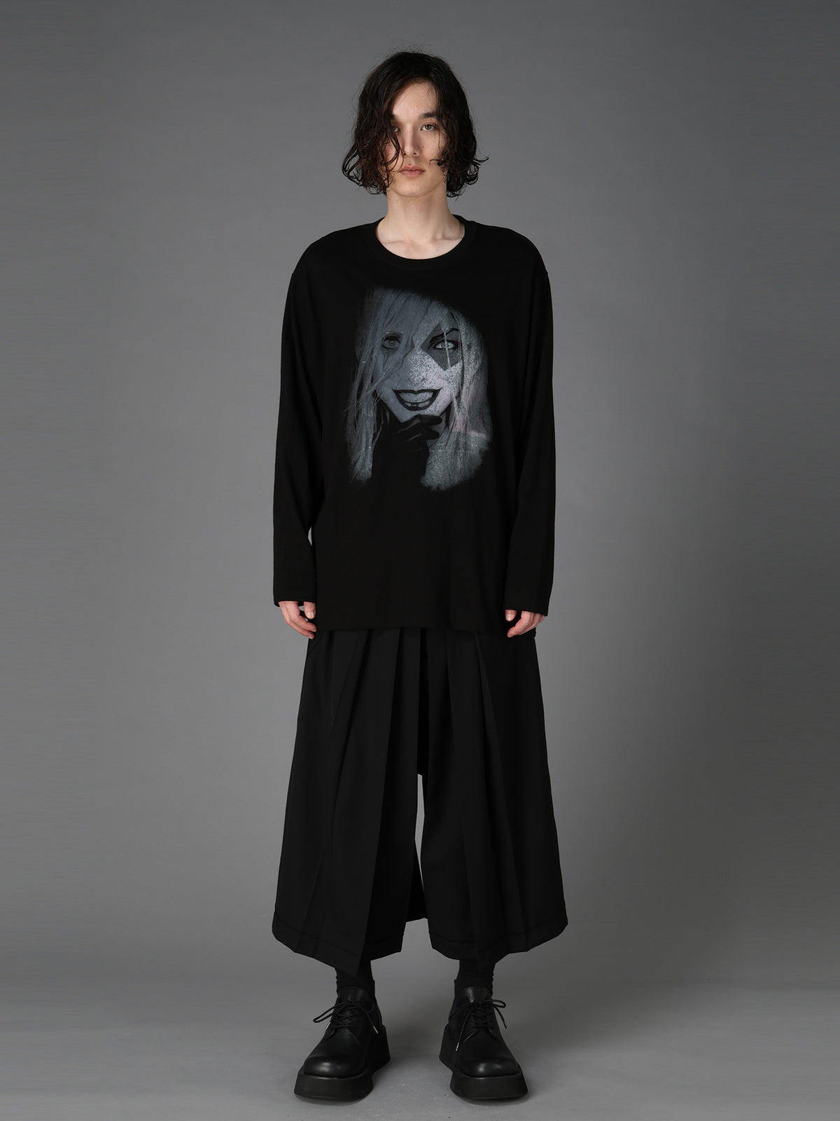 DC SUPER-VILLAINS "HARLEY QUINN" GRAPHIC LONG T-SHIRT