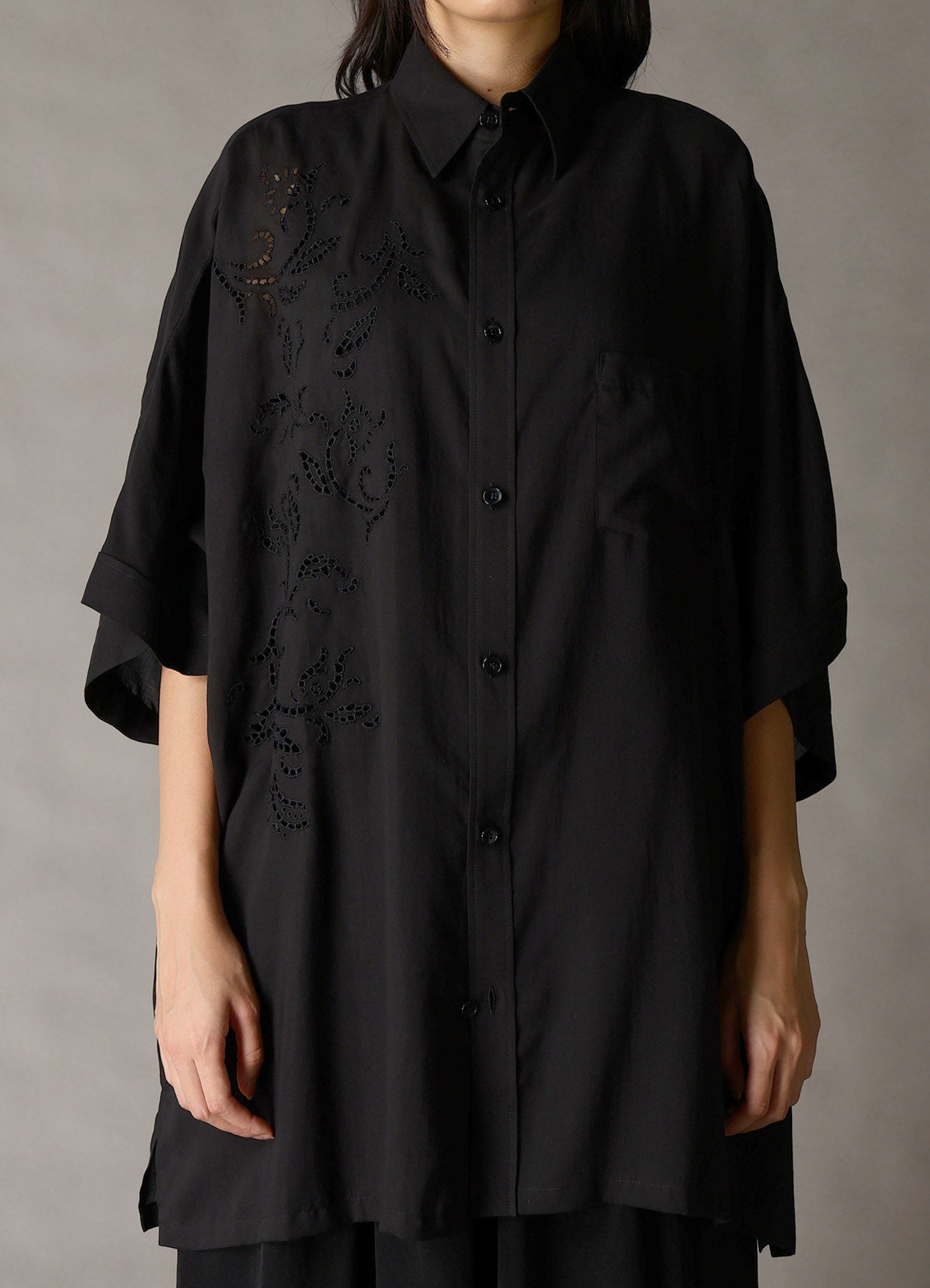CELLULOSE LAWN BRODERIE FRONT DOLMAN SHORT-SLEEVE SHIRT – THE SHOP