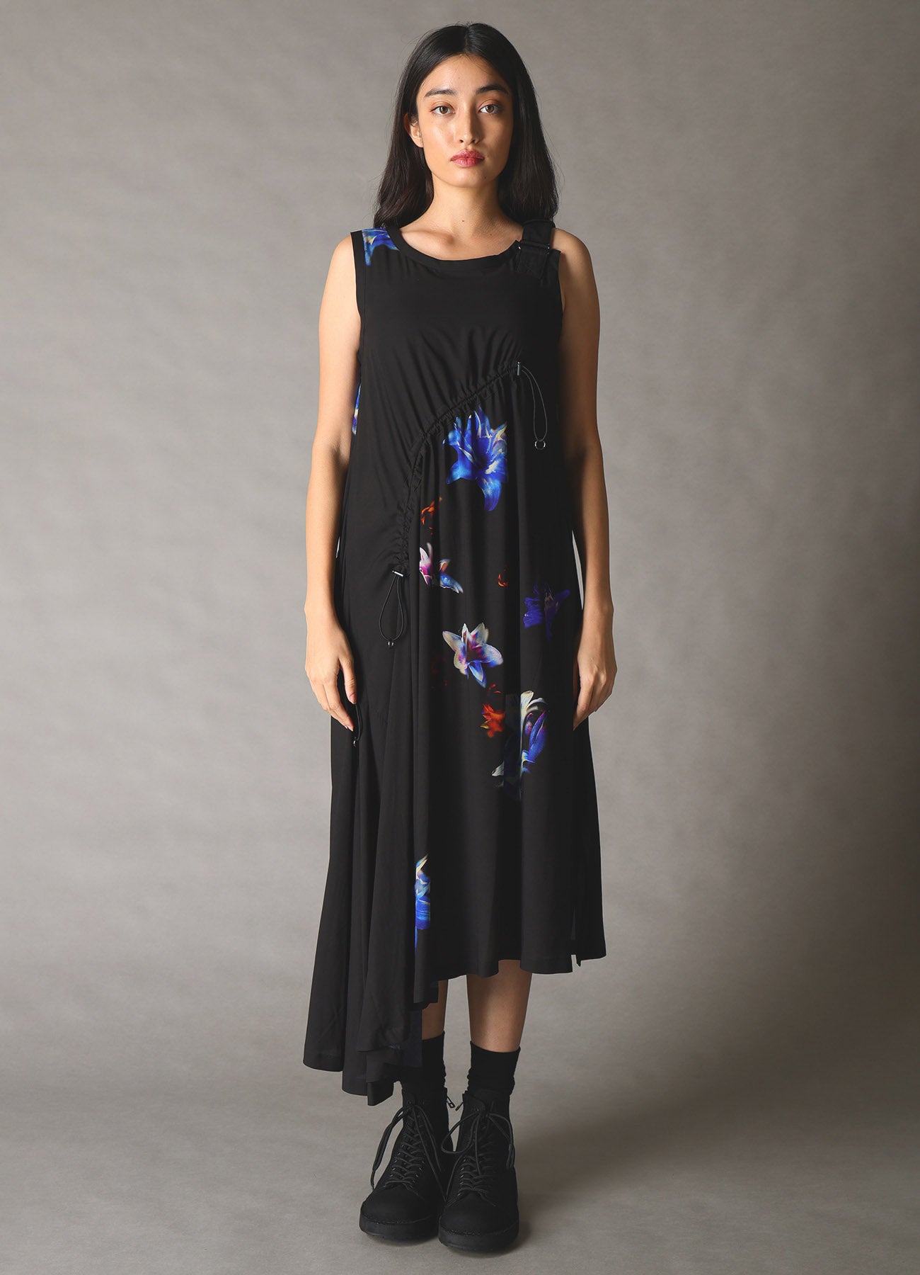 【1/16 10:00(JST) Release】LILY PATTERN ASYMMETRY DRAWCORD DRESS