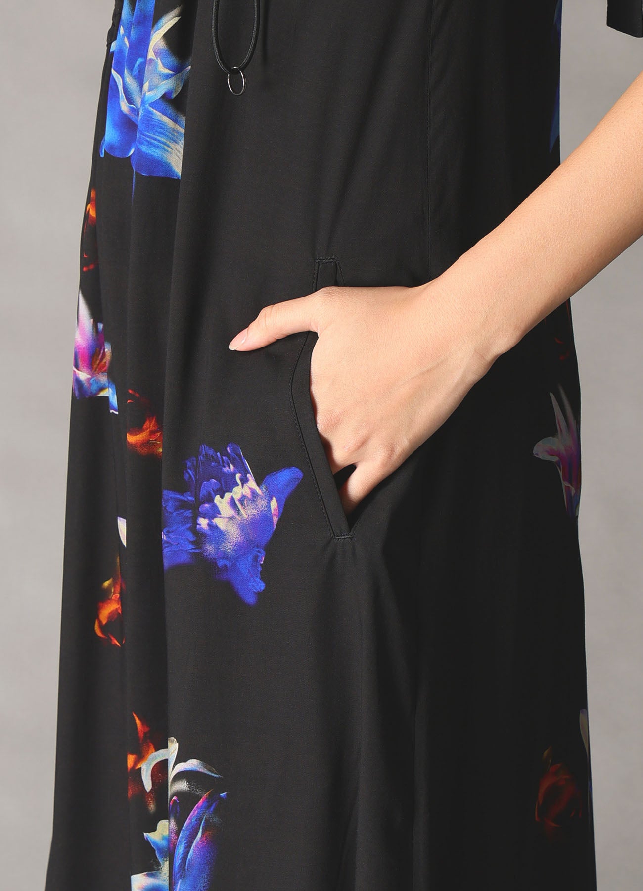 【1/16 10:00(JST) Release】LILY PATTERN ASYMMETRY DRAWCORD DRESS