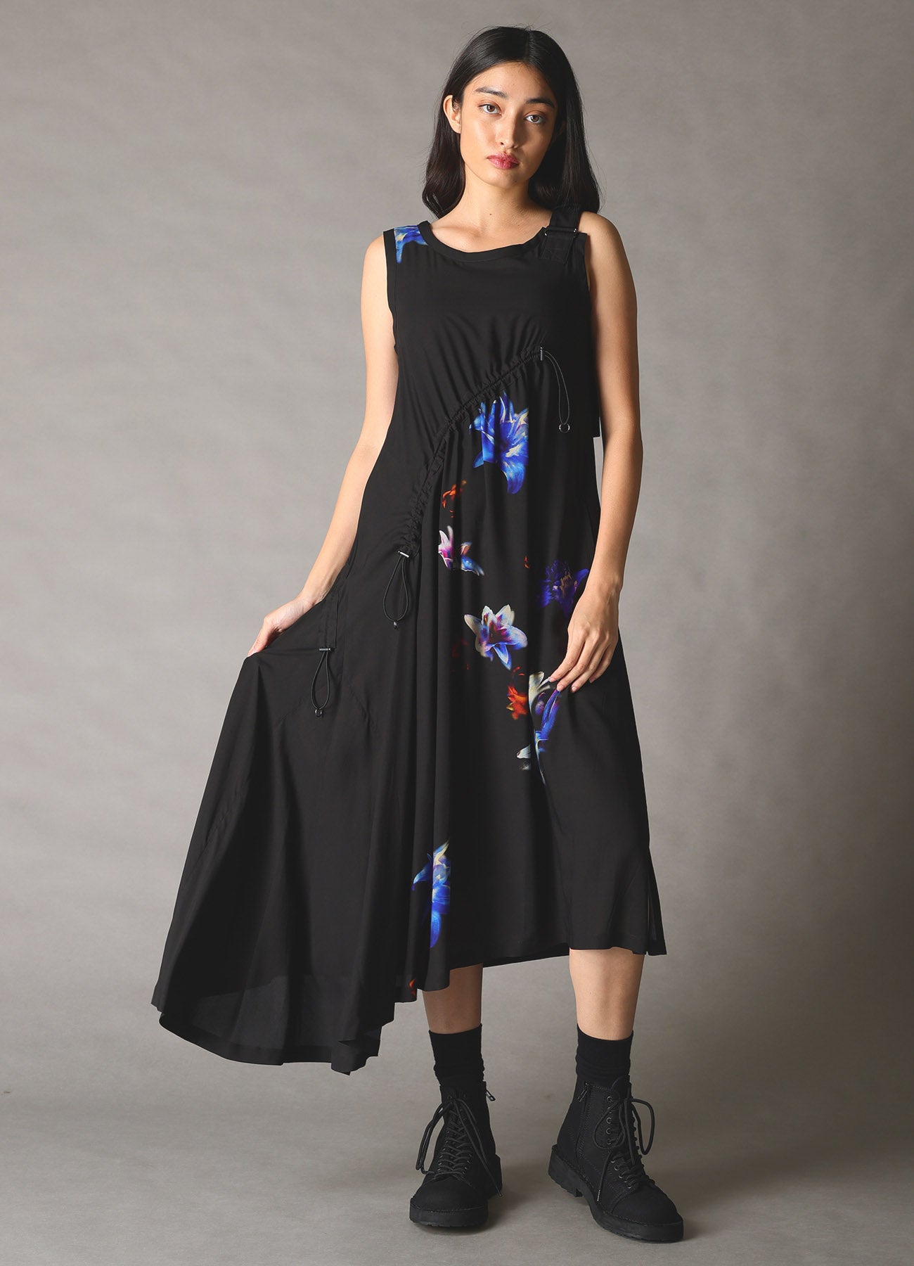 【1/16 10:00(JST) Release】LILY PATTERN ASYMMETRY DRAWCORD DRESS