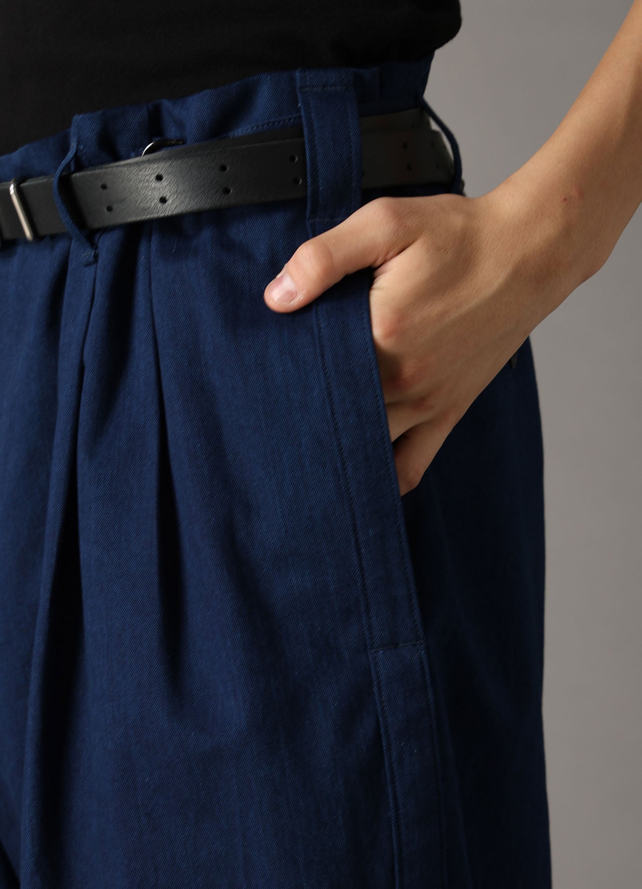 COTTON INDIGO TWILL 2-TUCK PANTS