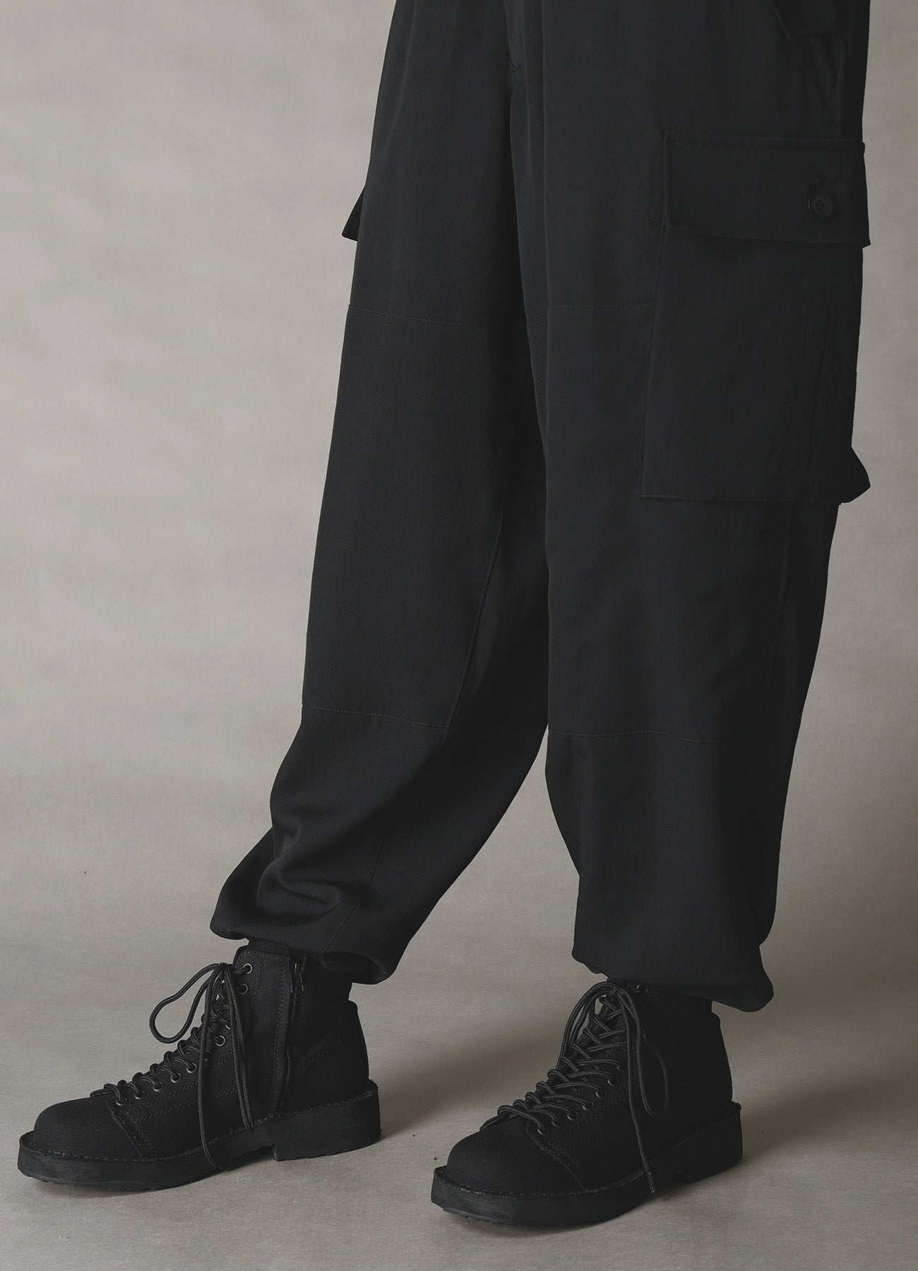 WOOL GABARDINE TAPERED CARGO PANTS