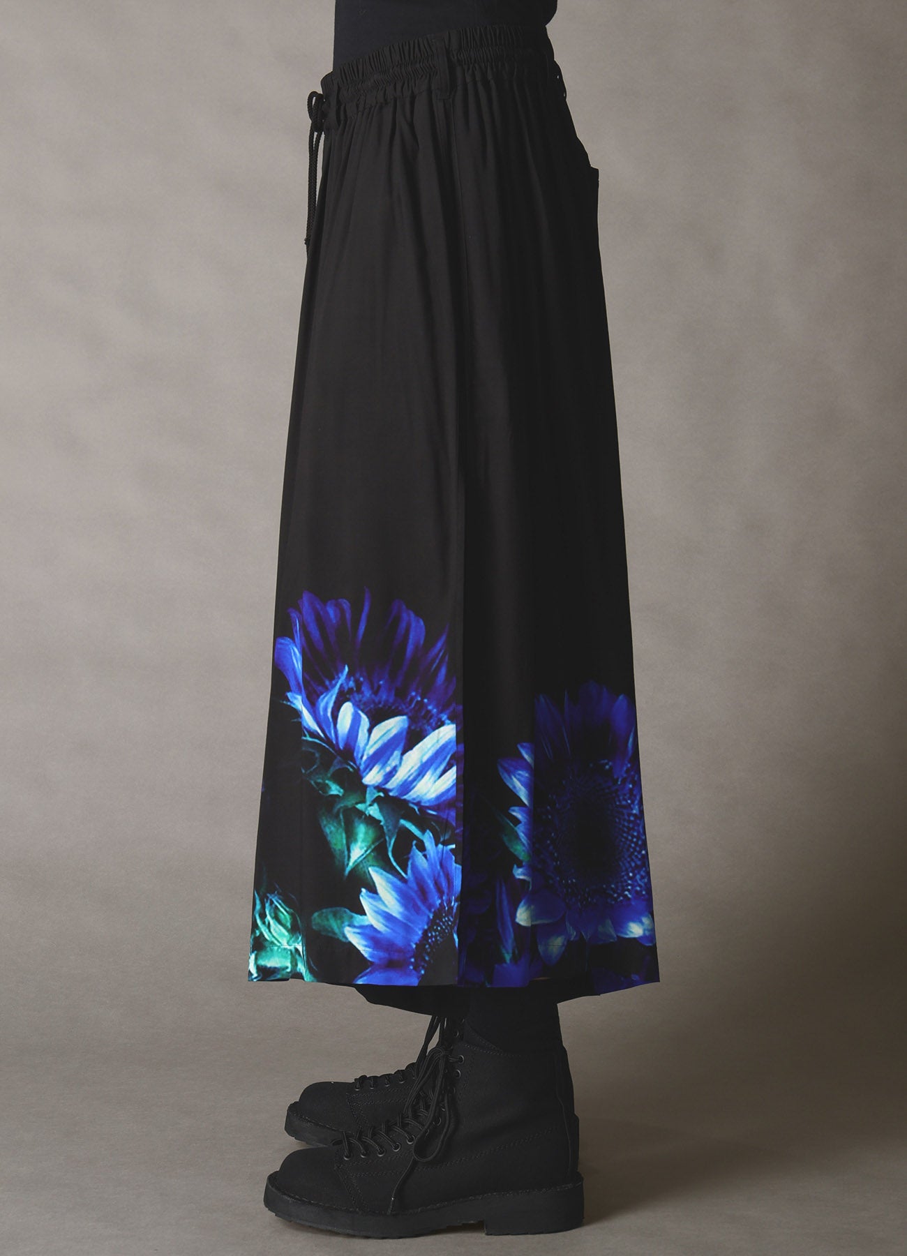 BLUE FLOWER PRINT CULOTTE PANTS