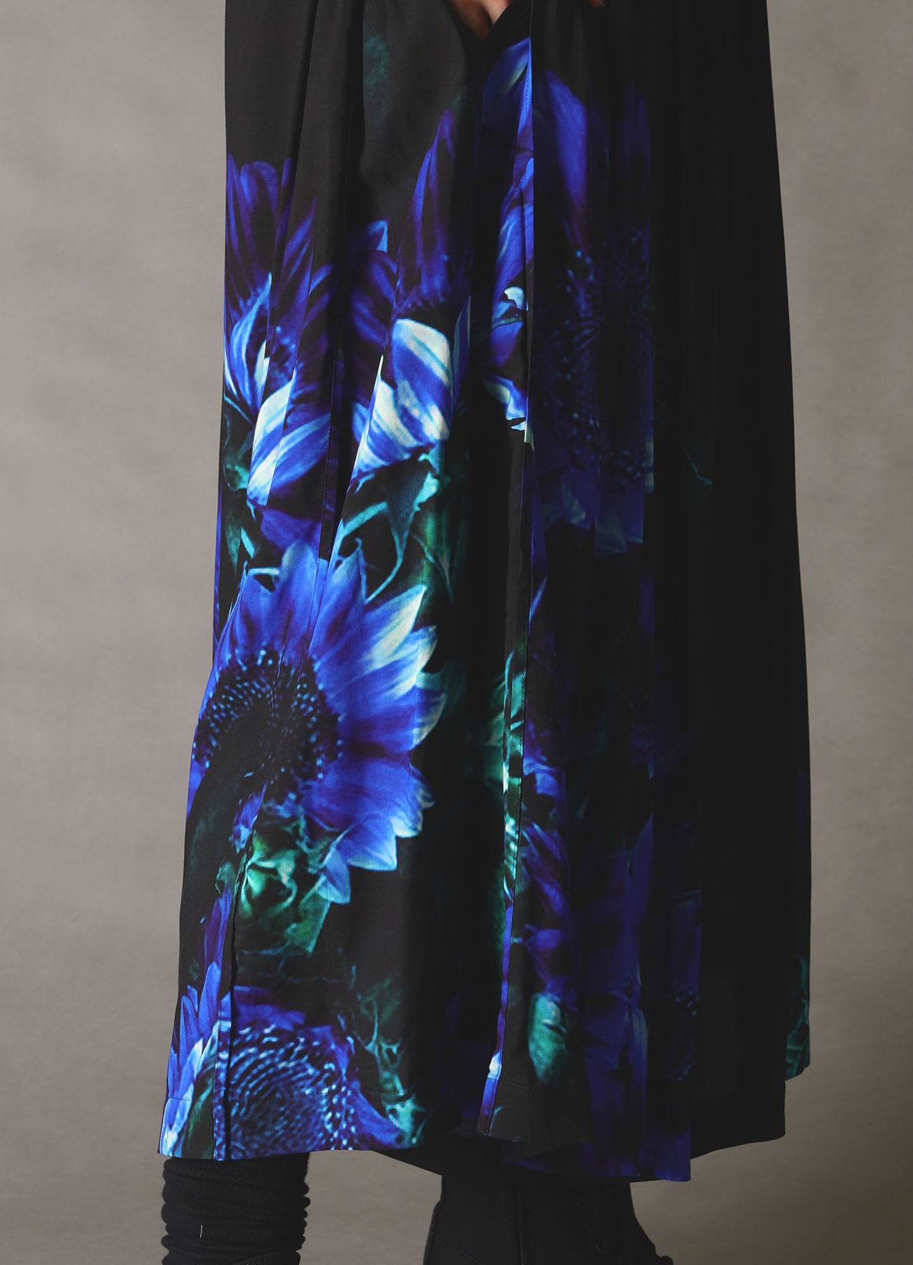 BLUE FLOWER PRINT CULOTTE PANTS