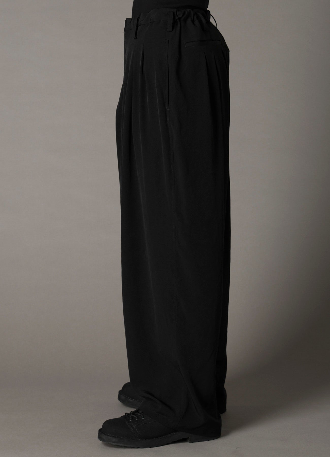 CREPE de CHINE 12-TUCK PANTS – THE SHOP YOHJI YAMAMOTO
