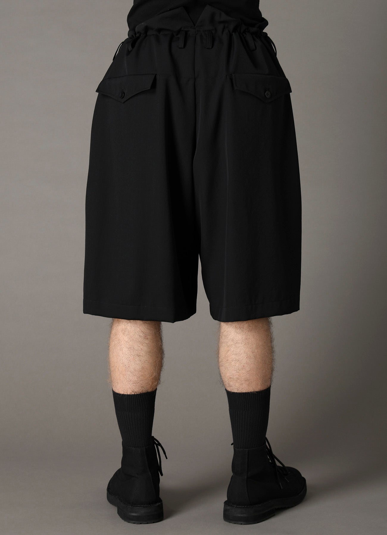 WOOL GABARDINE SHORT PANTS WITH EYELETS