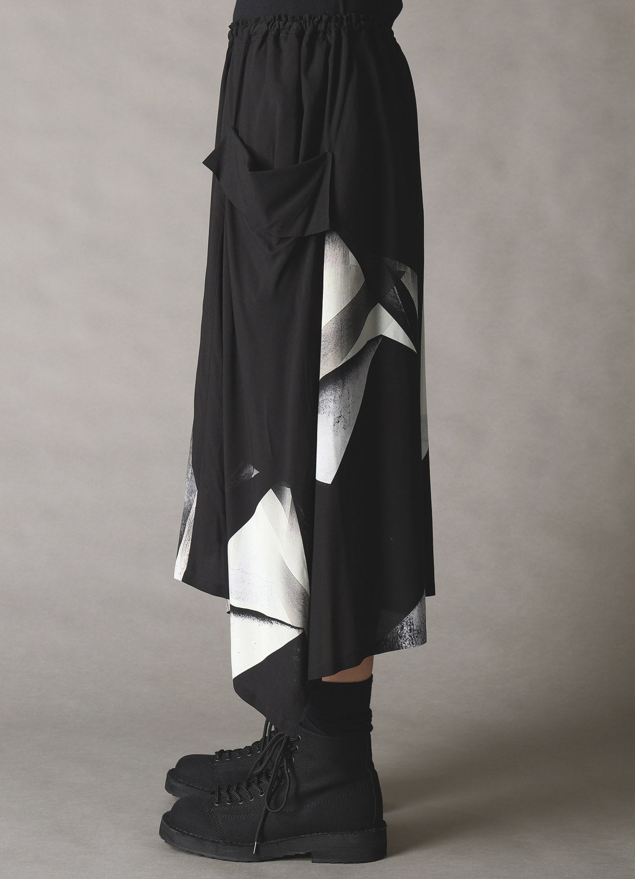 GEOMETRIC PATTERN LEFT DRAPE GATHERED SKIRT